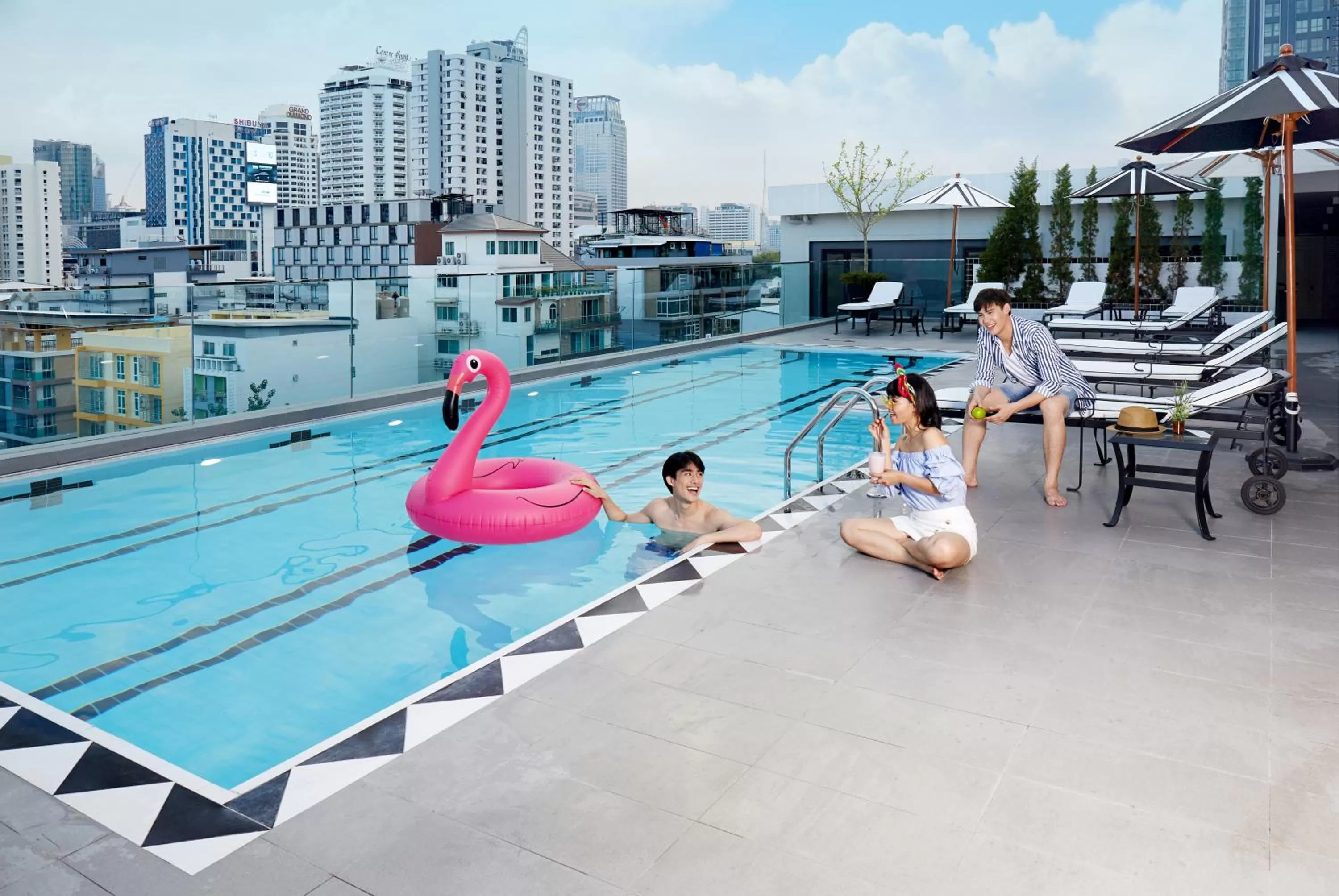 Swimming pool in Vince Hotel Pratunam