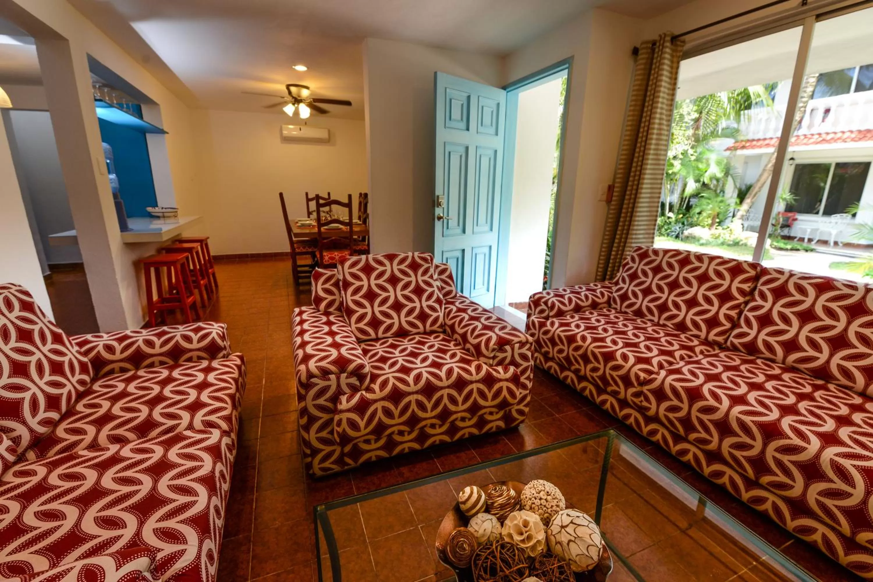 Living room, Bed in Hotel Villas Colibrí Suites & Bungalows