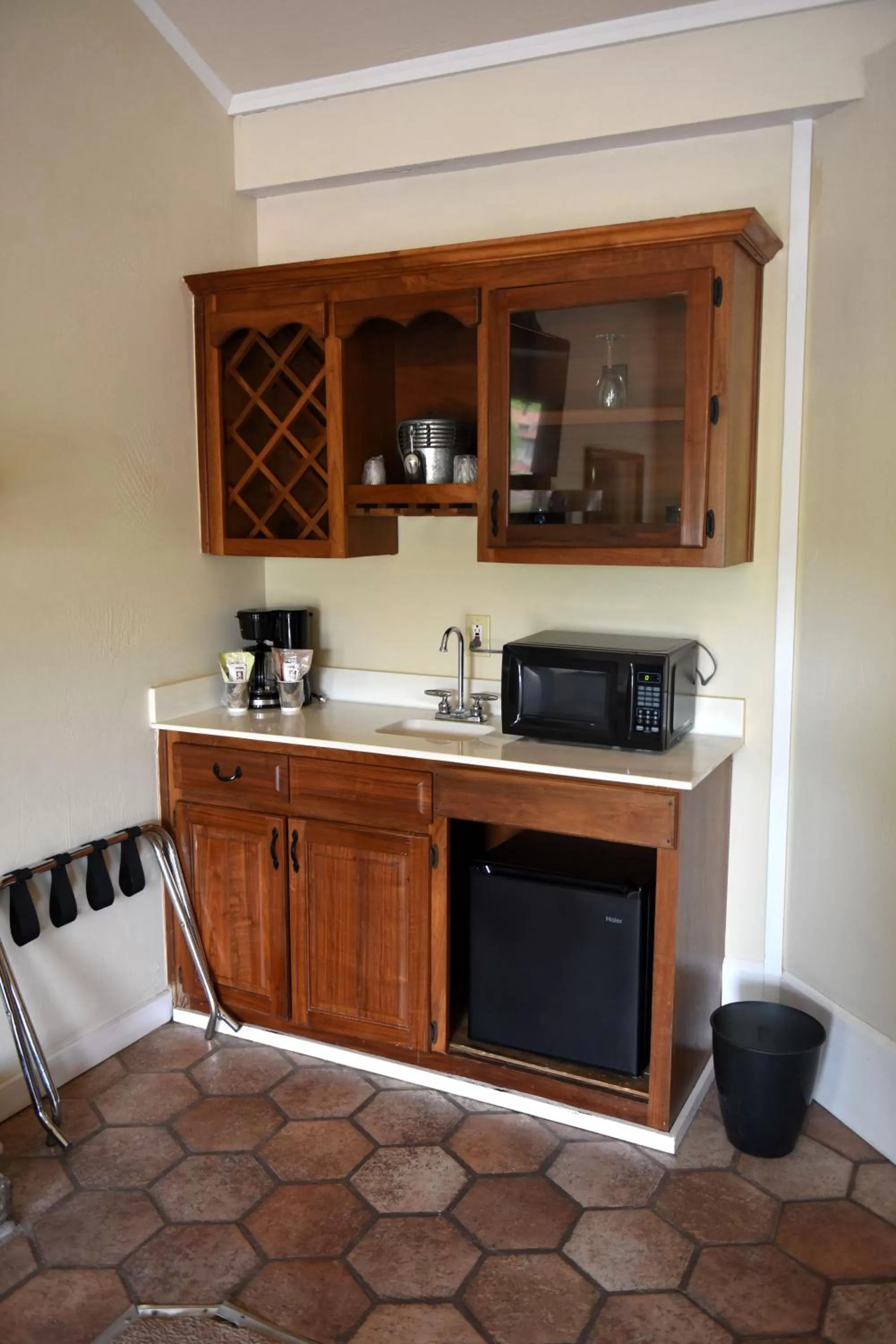 Coffee/tea facilities in Heidi Motel - Helen