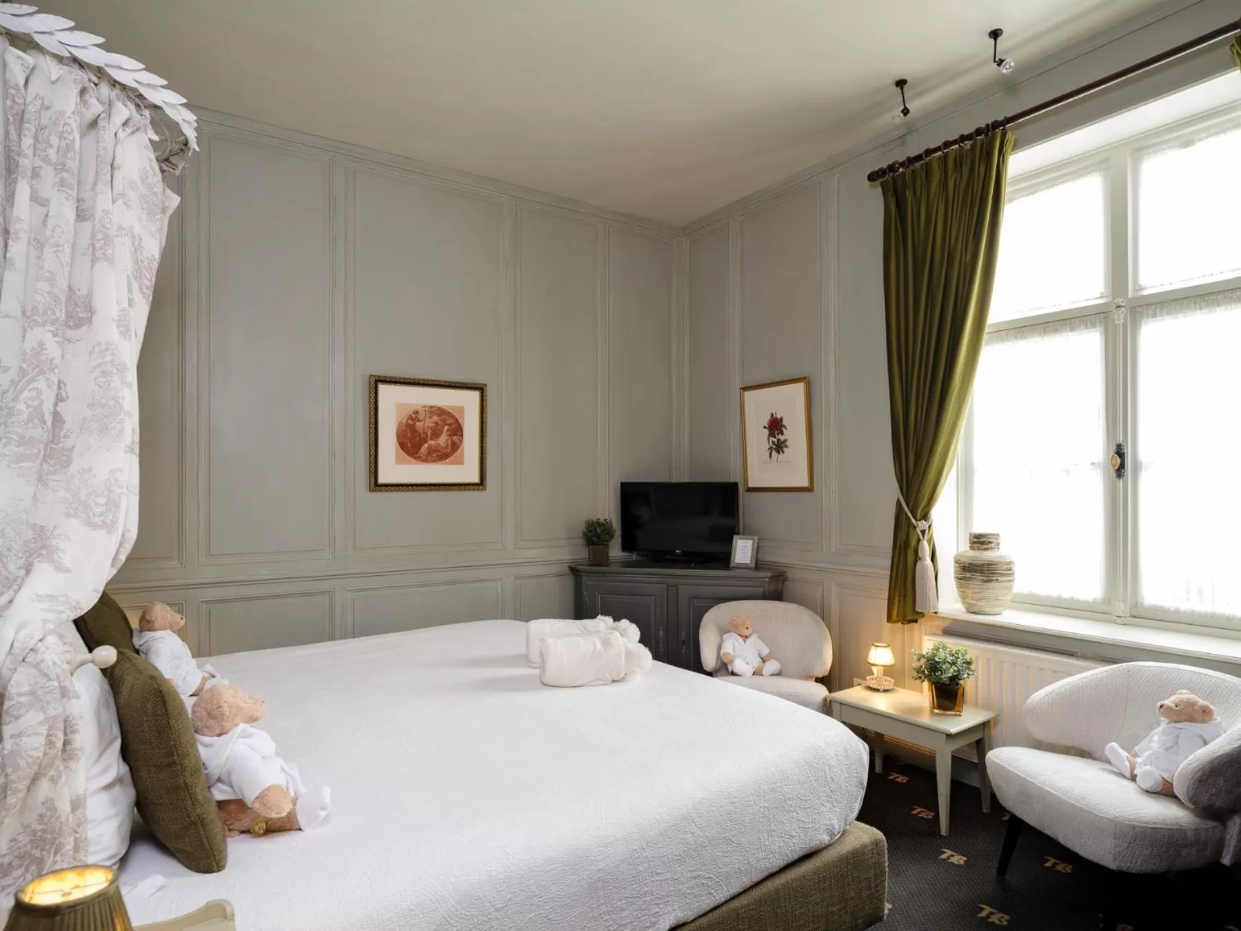 Bed in Canal View Hotel Ter Brughe by CW Hotel Collection