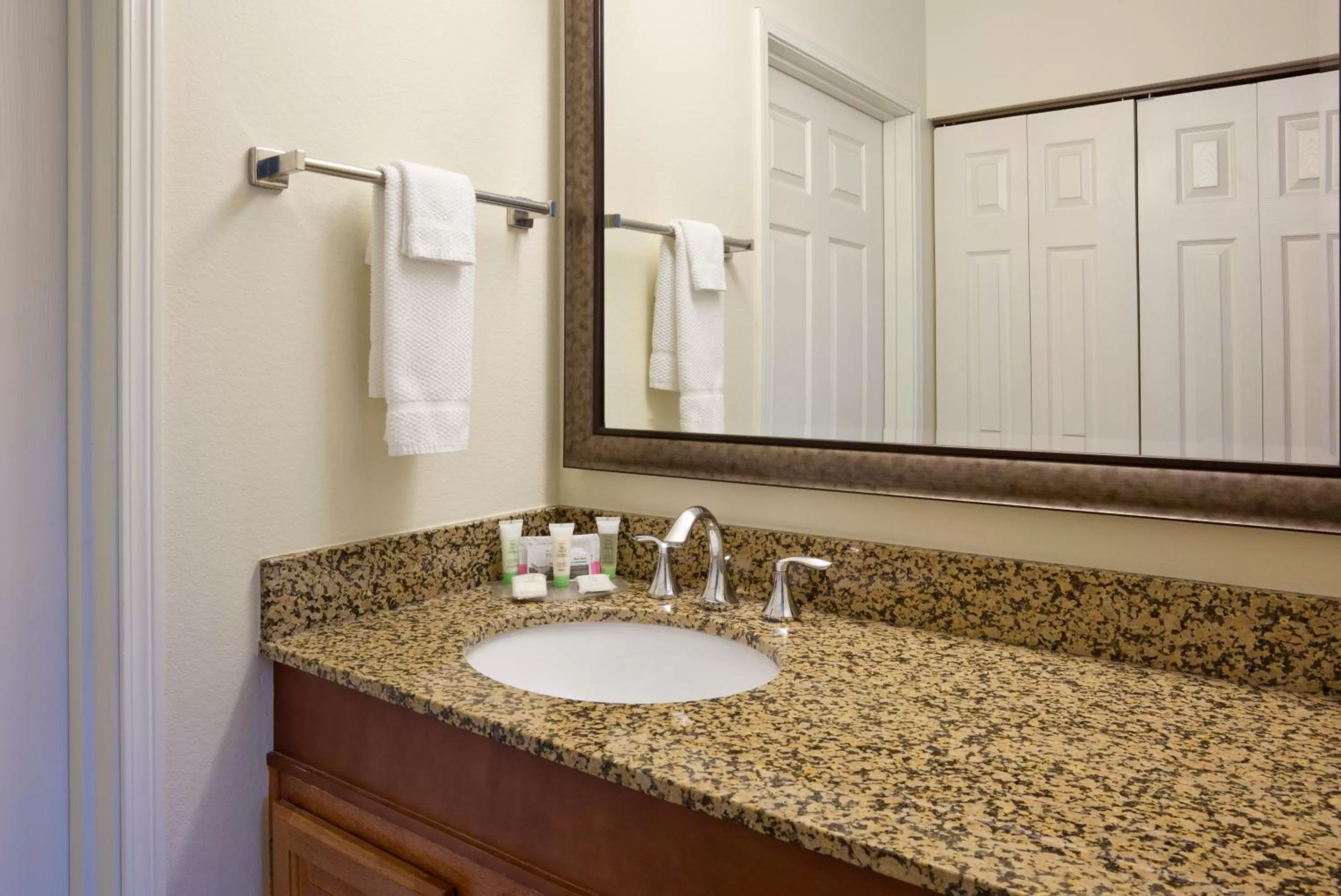 Double Room - Mobility Access with Roll-in Shower in Staybridge Suites Minneapolis-Maple Grove, an IHG Hotel