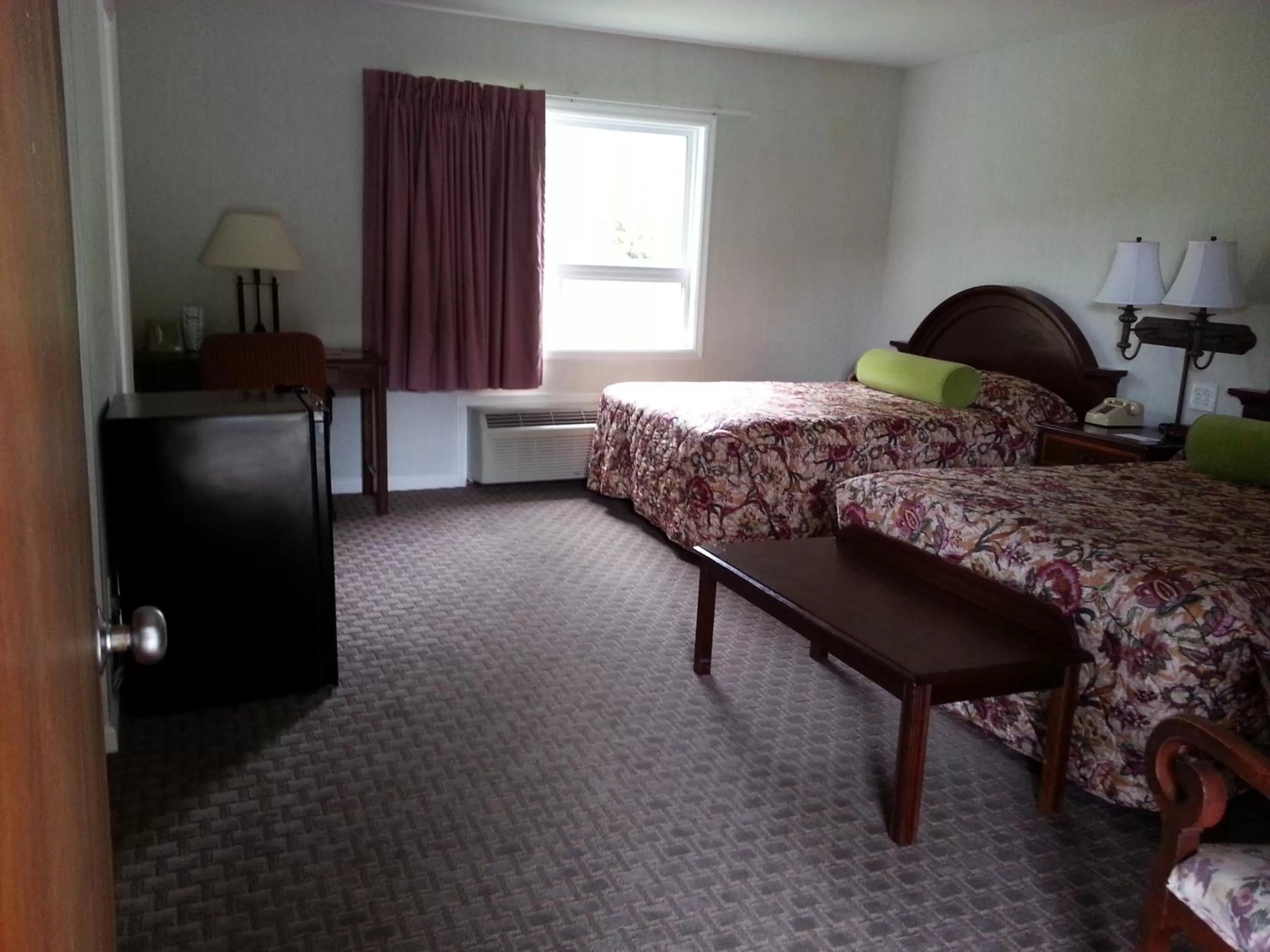 Two Double Beds with Kitchen in Heidi's Inn