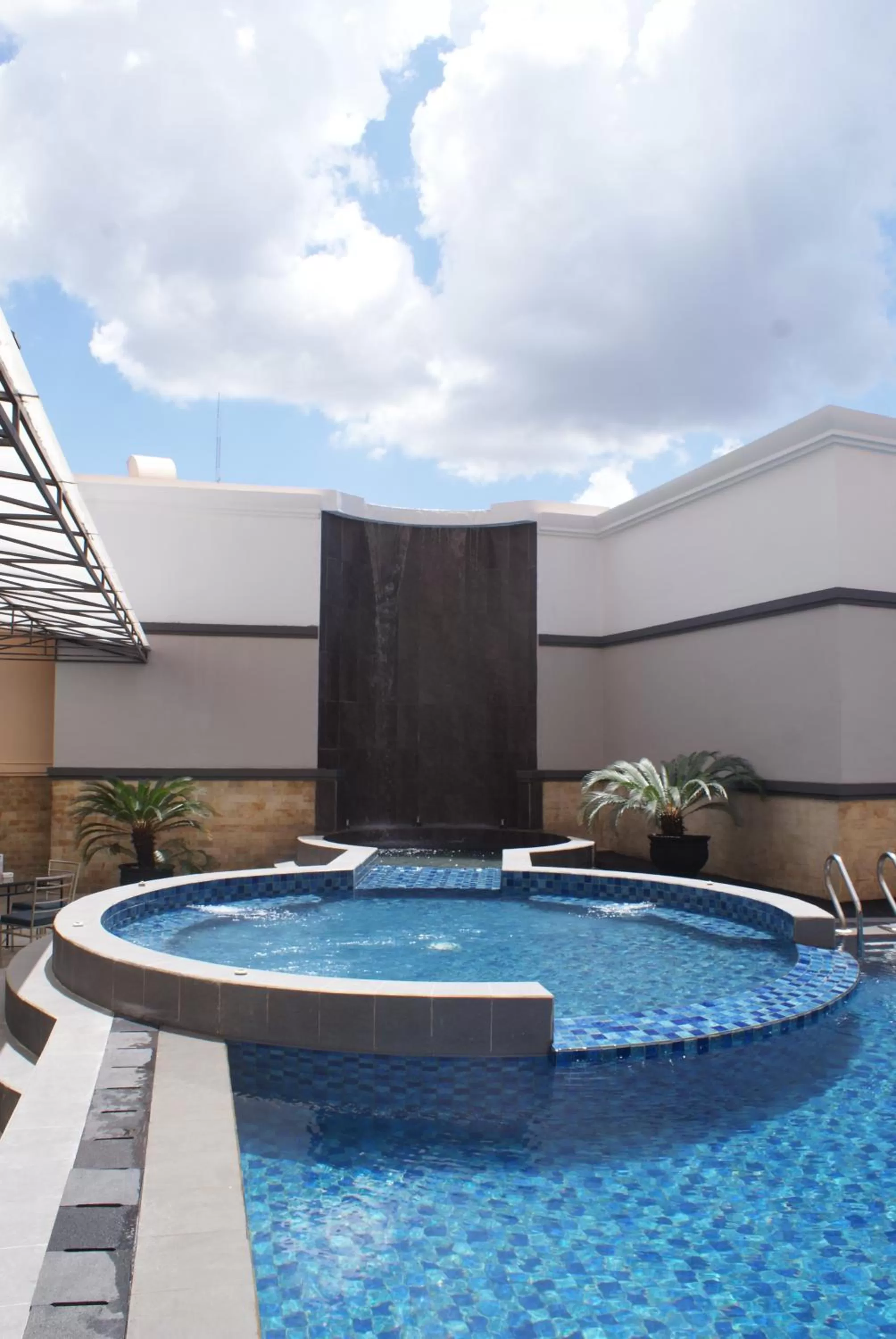 Swimming pool in Swiss-Belhotel Borneo Samarinda