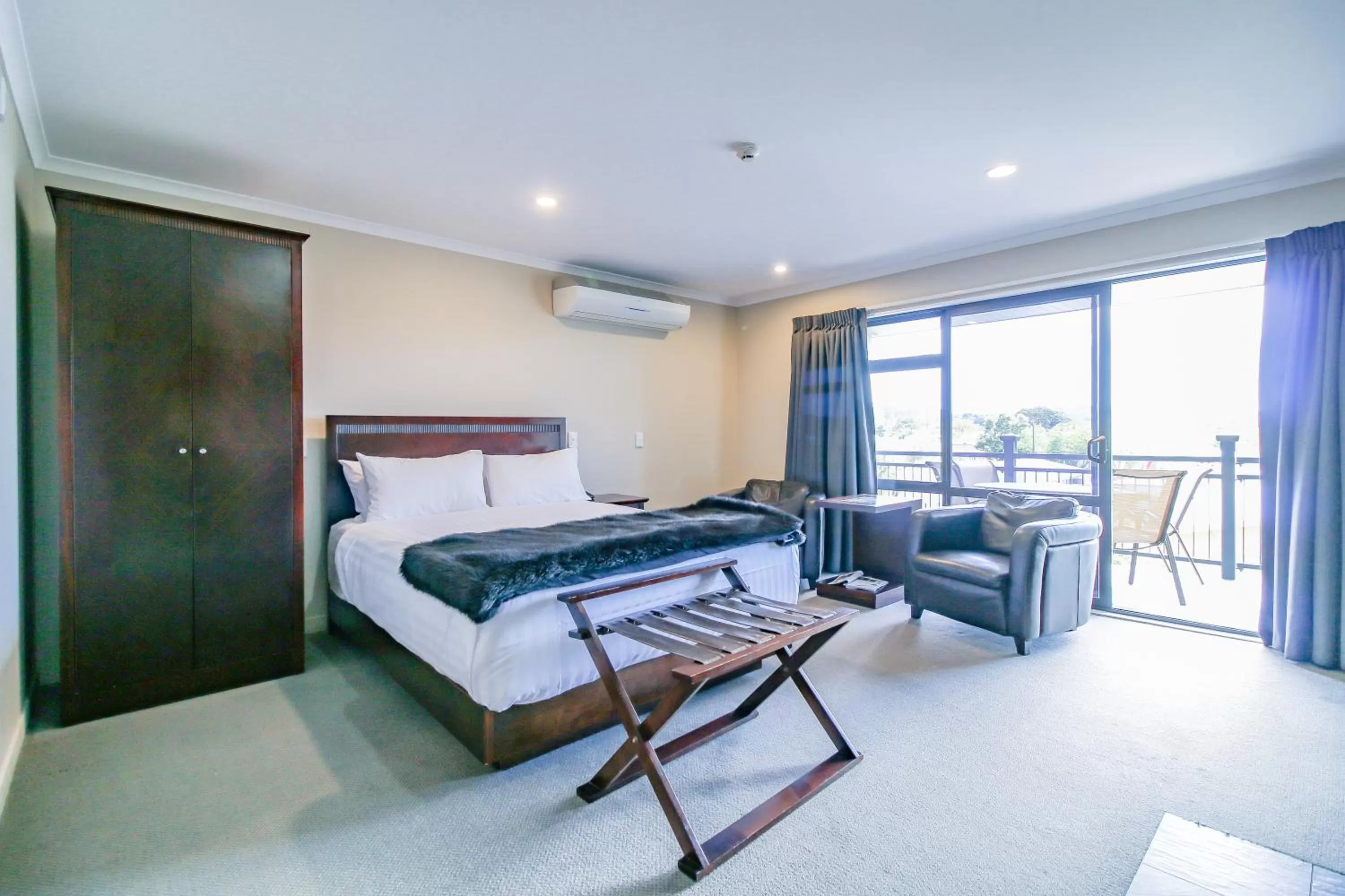 Bed in Aotea Motor Lodge