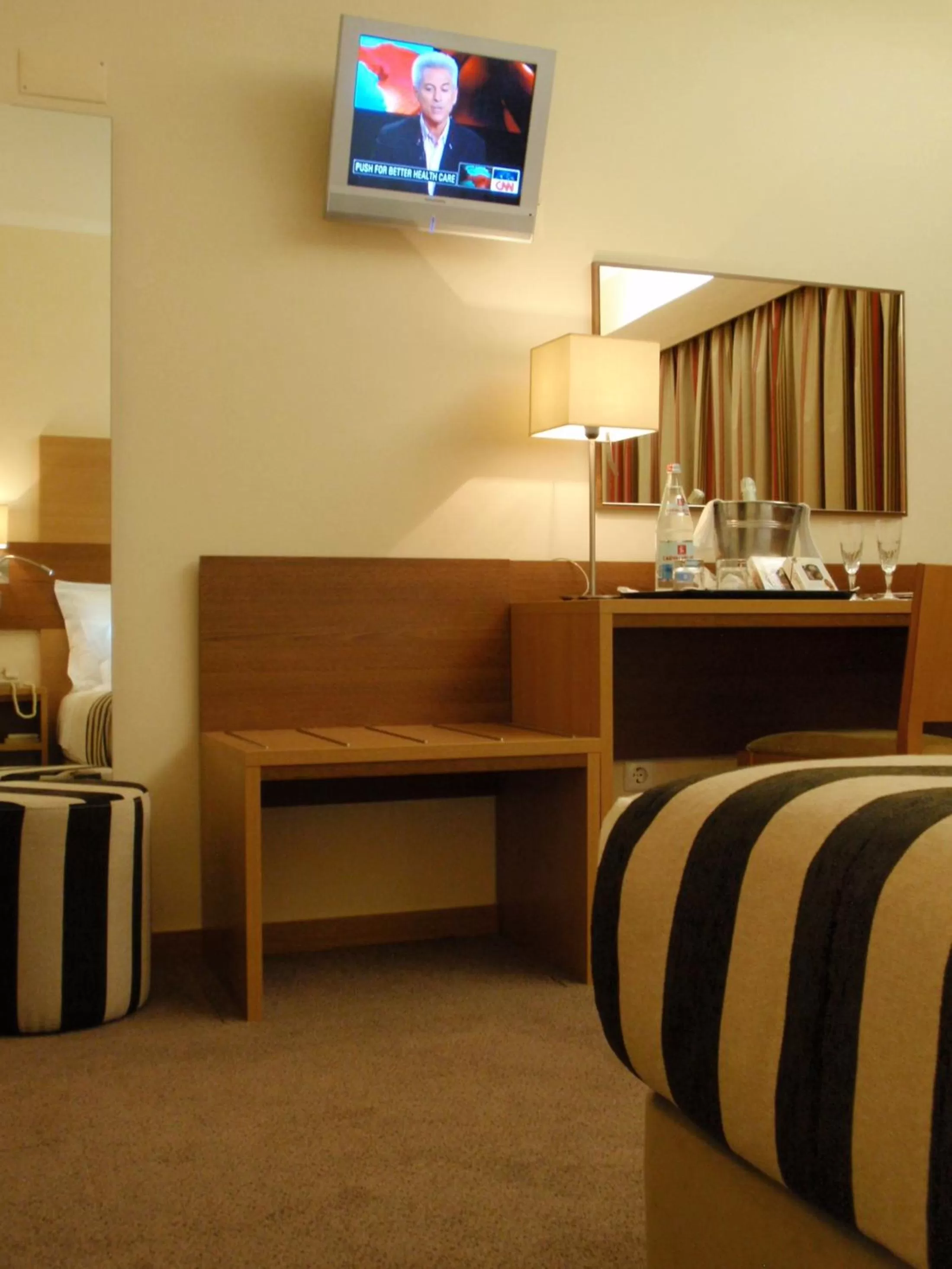 Photo of the whole room, Bed in Hotel Principe Lisboa