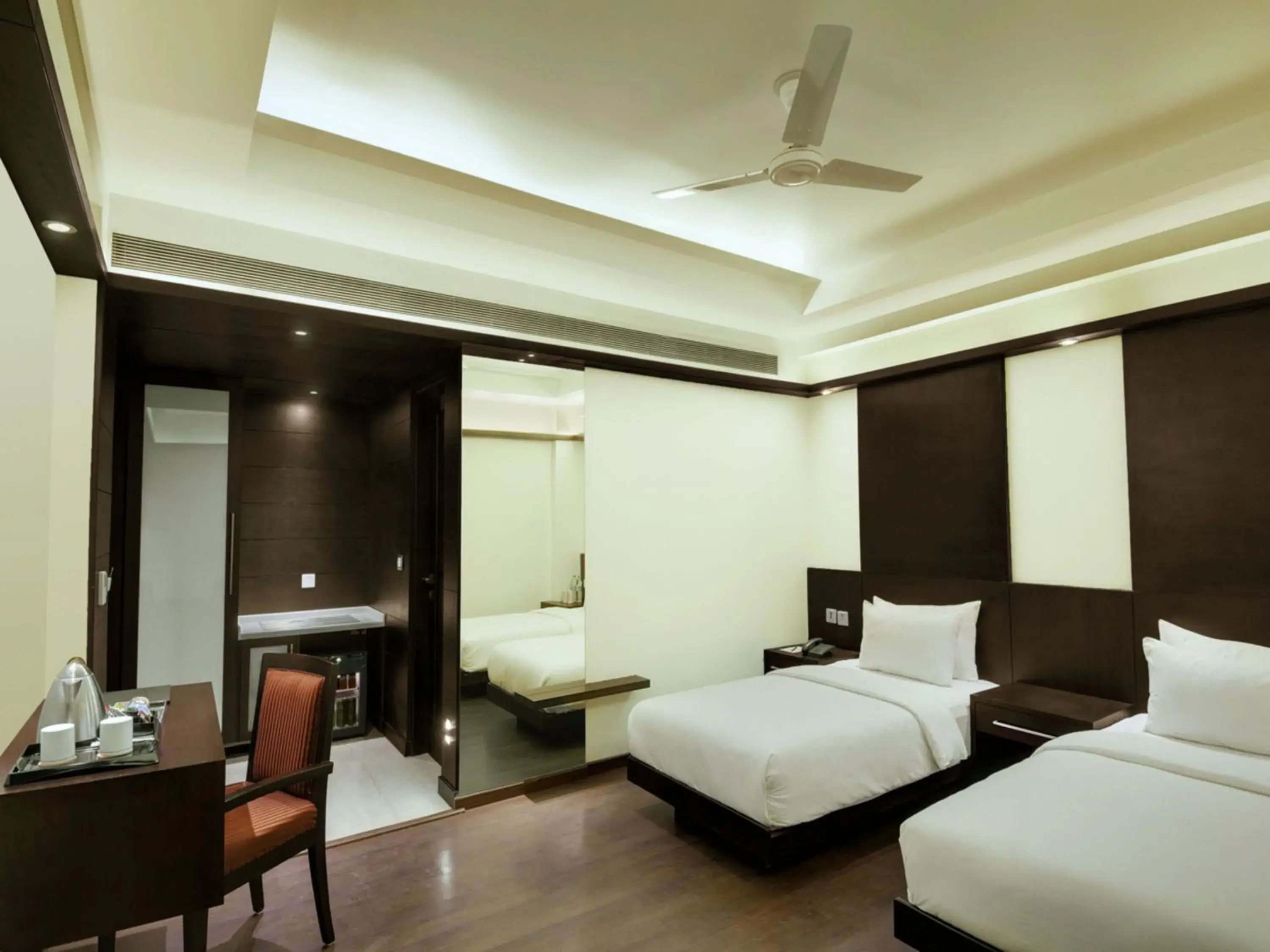 Twin Room with Bathroom in Hotel GODWIN DELUXE - New Delhi Railway Station - Paharganj Twin Room with Bathroom in Hotel GODWIN DELUXE - New Delhi Railway Station - Paharganj