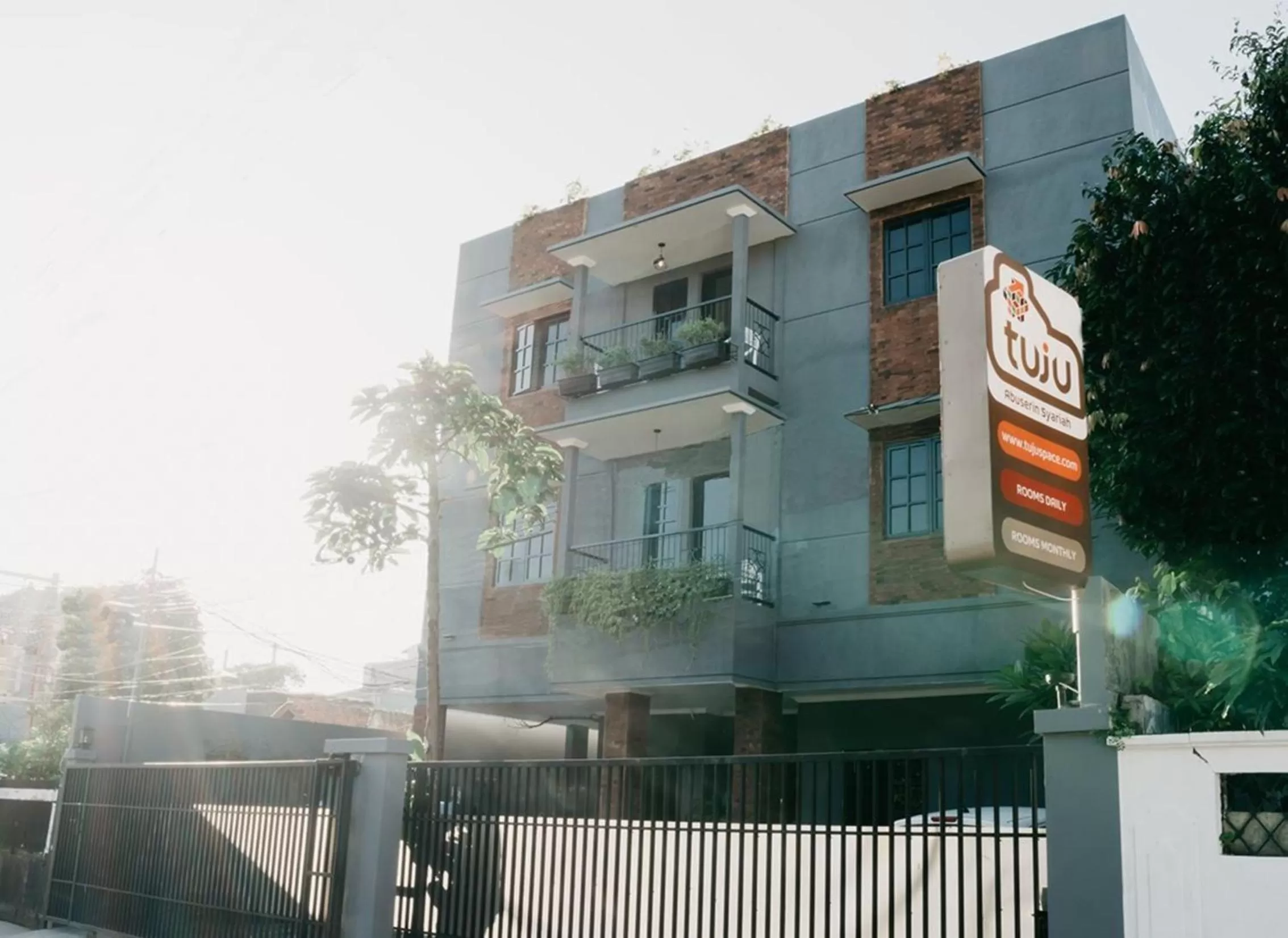 Facade/entrance in Tuju Abuserin Syariah