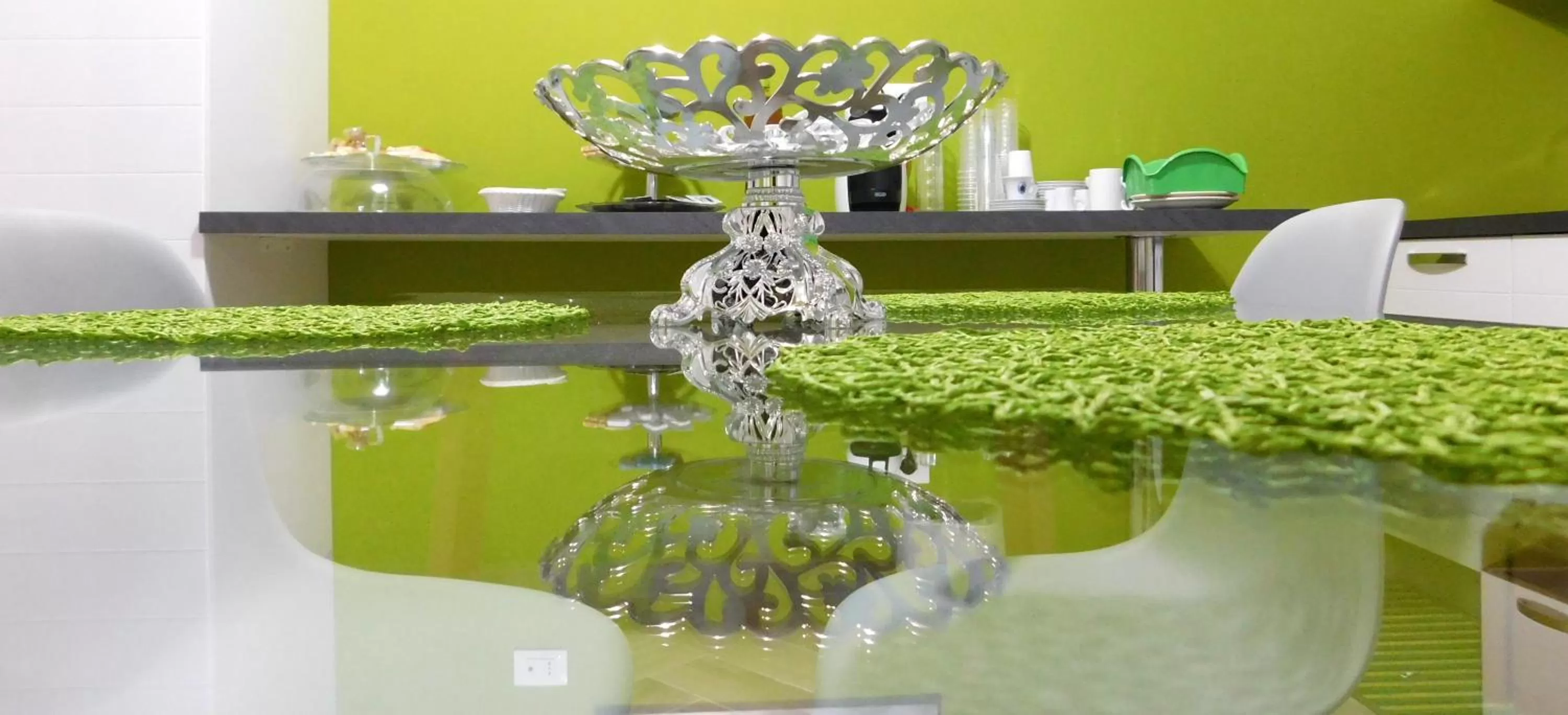 Breakfast, Banquet Facilities in Bed and Breakfast Acrobatic