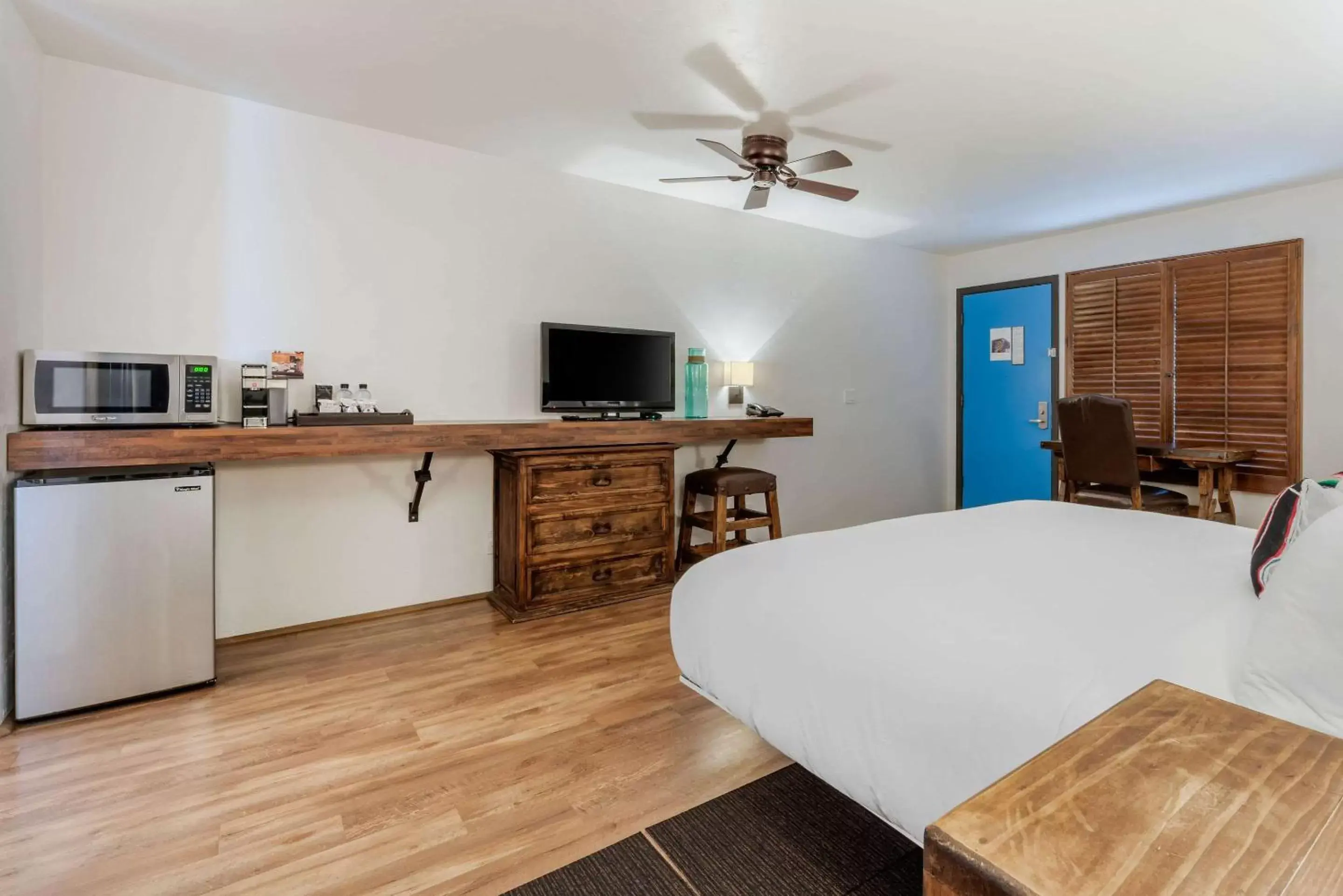 King Room - Accessible/Non-Smoking in Hacienda de Leal, Ascend Hotel Collection King Room - Accessible/Non-Smoking in Hacienda de Leal, Ascend Hotel Collection