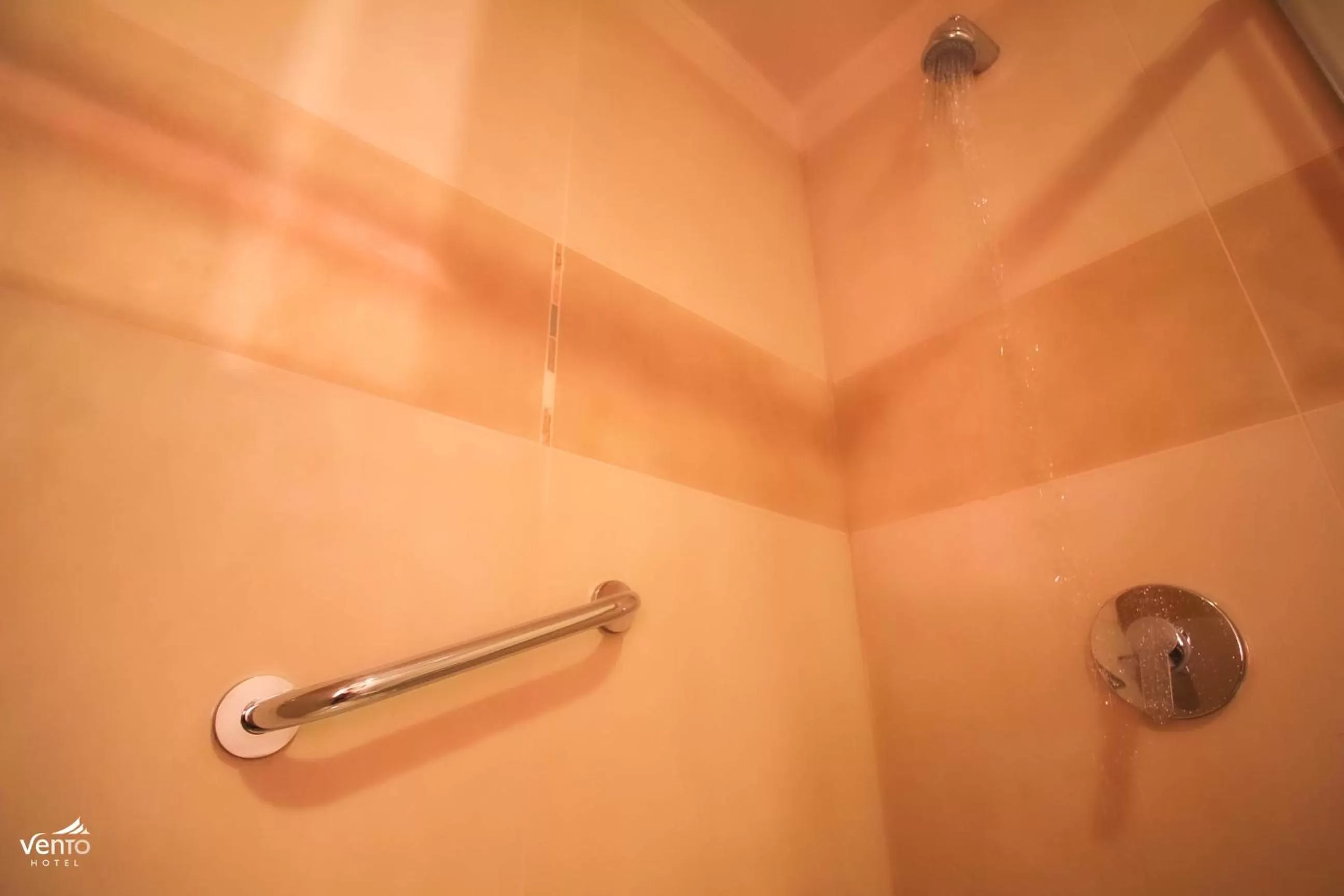 Shower in Hotel Vento