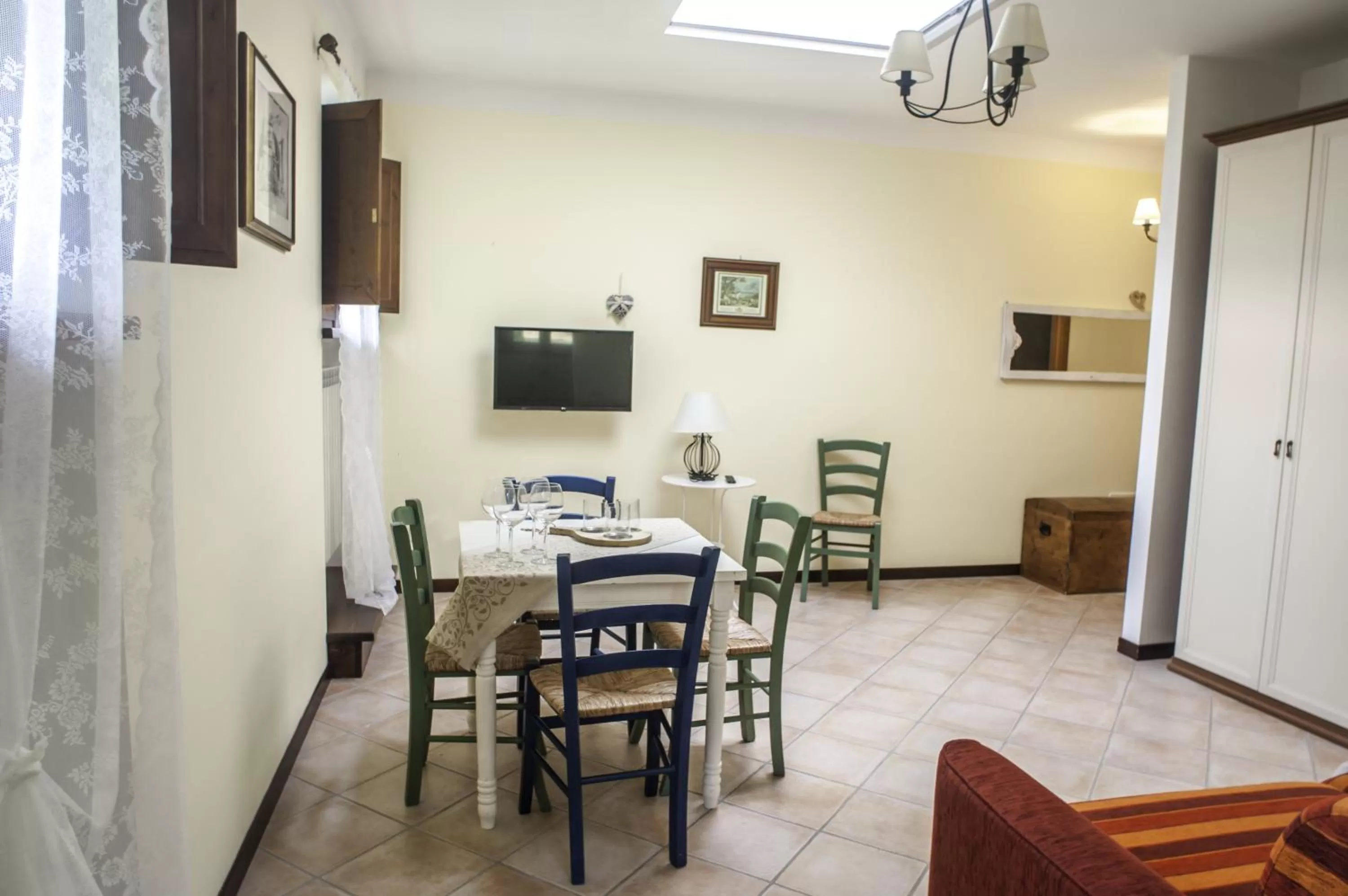 Living room, Dining Area in CASALE LA FATA -tipico toscano immerso nelle colline tra Lucca e Versilia, 6 appartamenti indipendenti