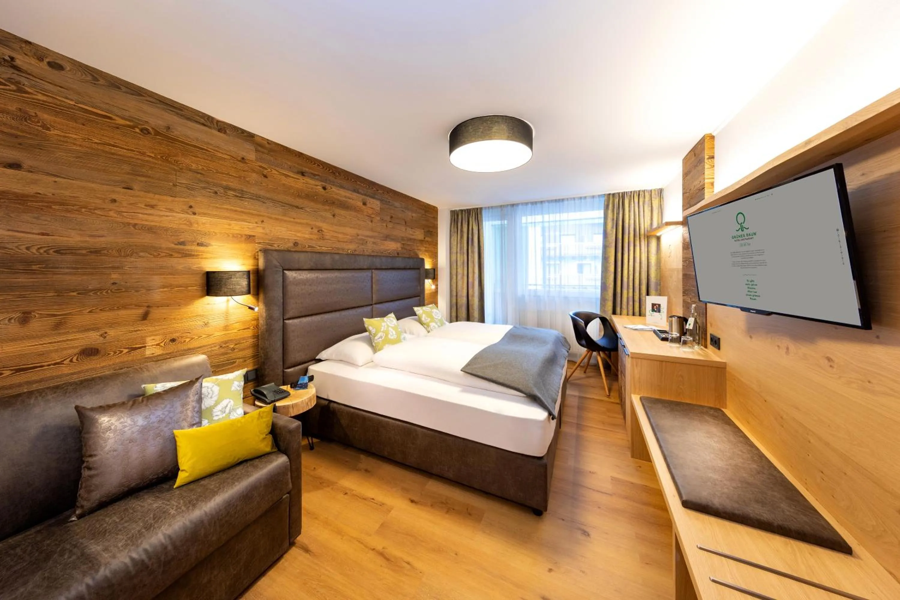 Bedroom, Bed in Hotel Grüner Baum