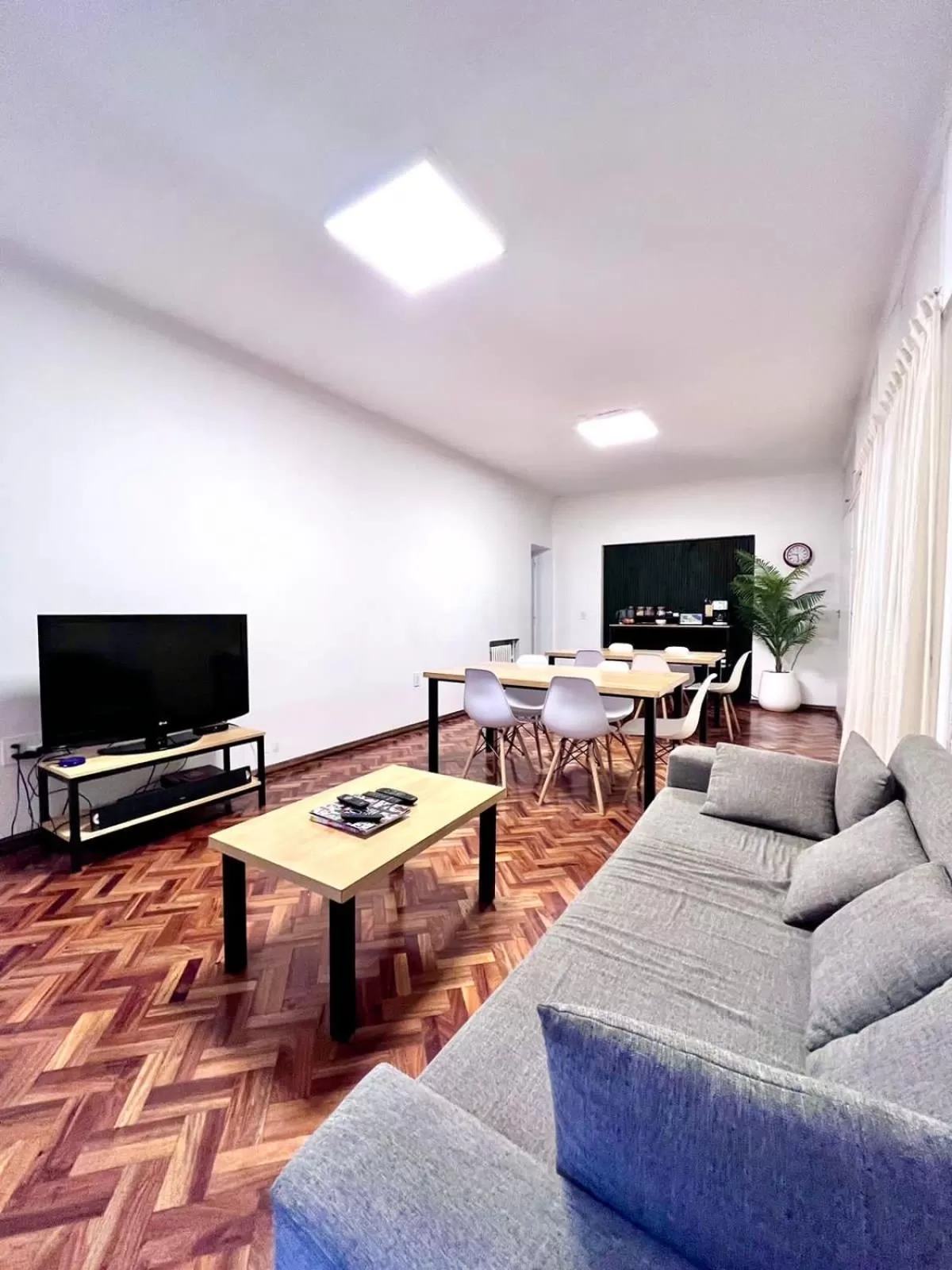 TV/Entertainment Center in Anden Espejo