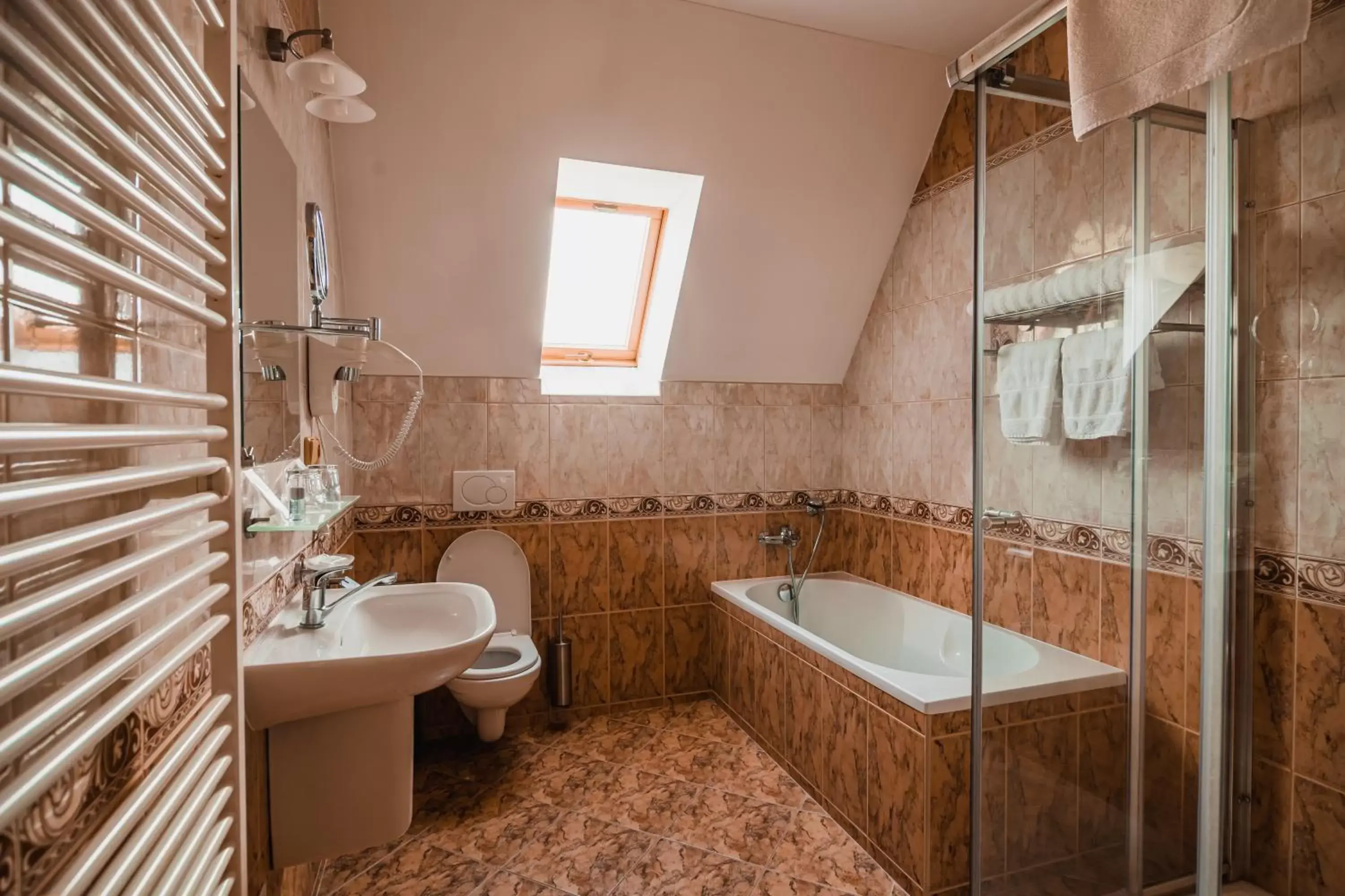 Twin Room with Bath in Hotel Krajka**** Twin Room with Bath in Hotel Krajka****