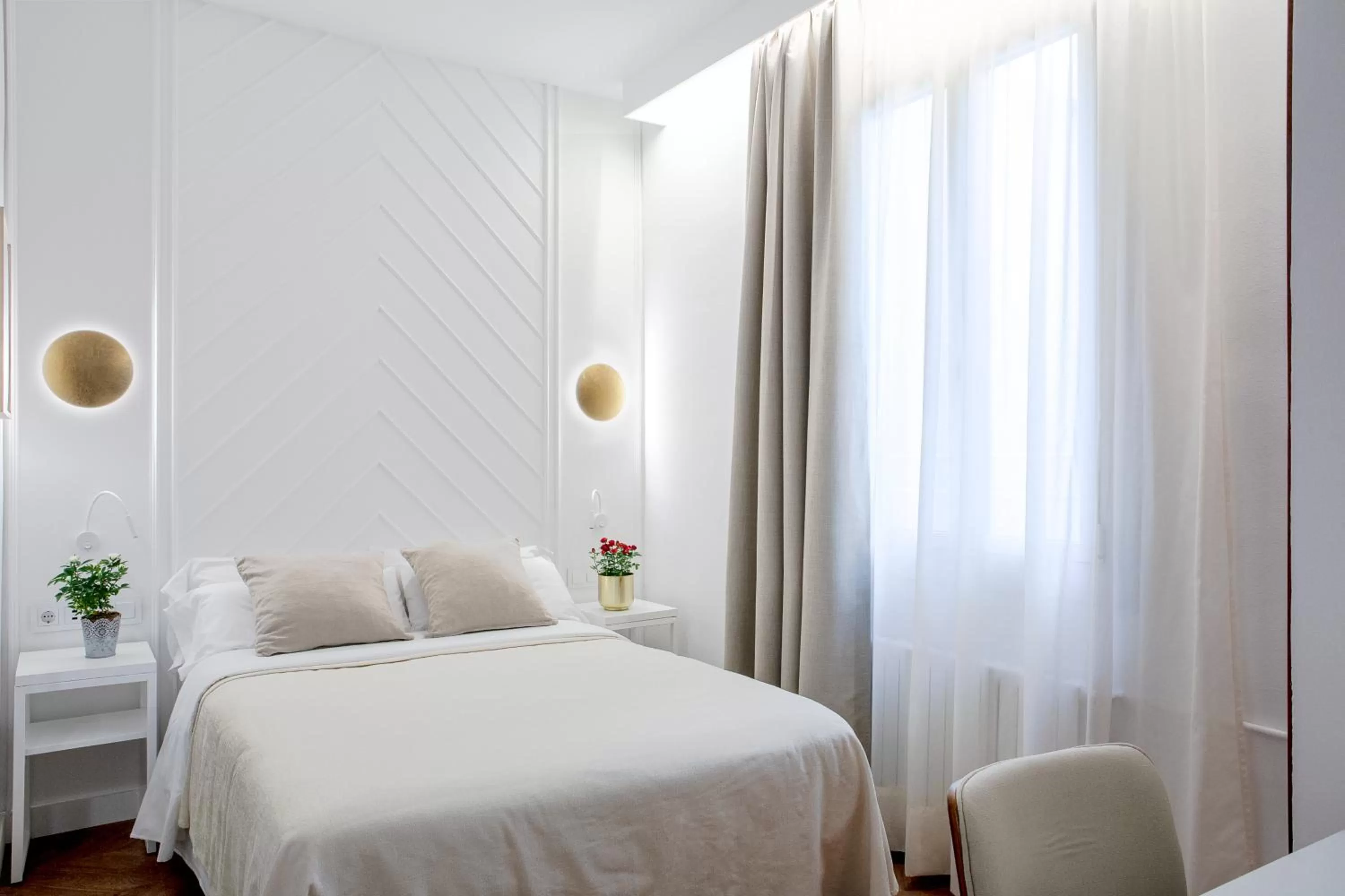 Bedroom, Bed in Gaudi Hotel