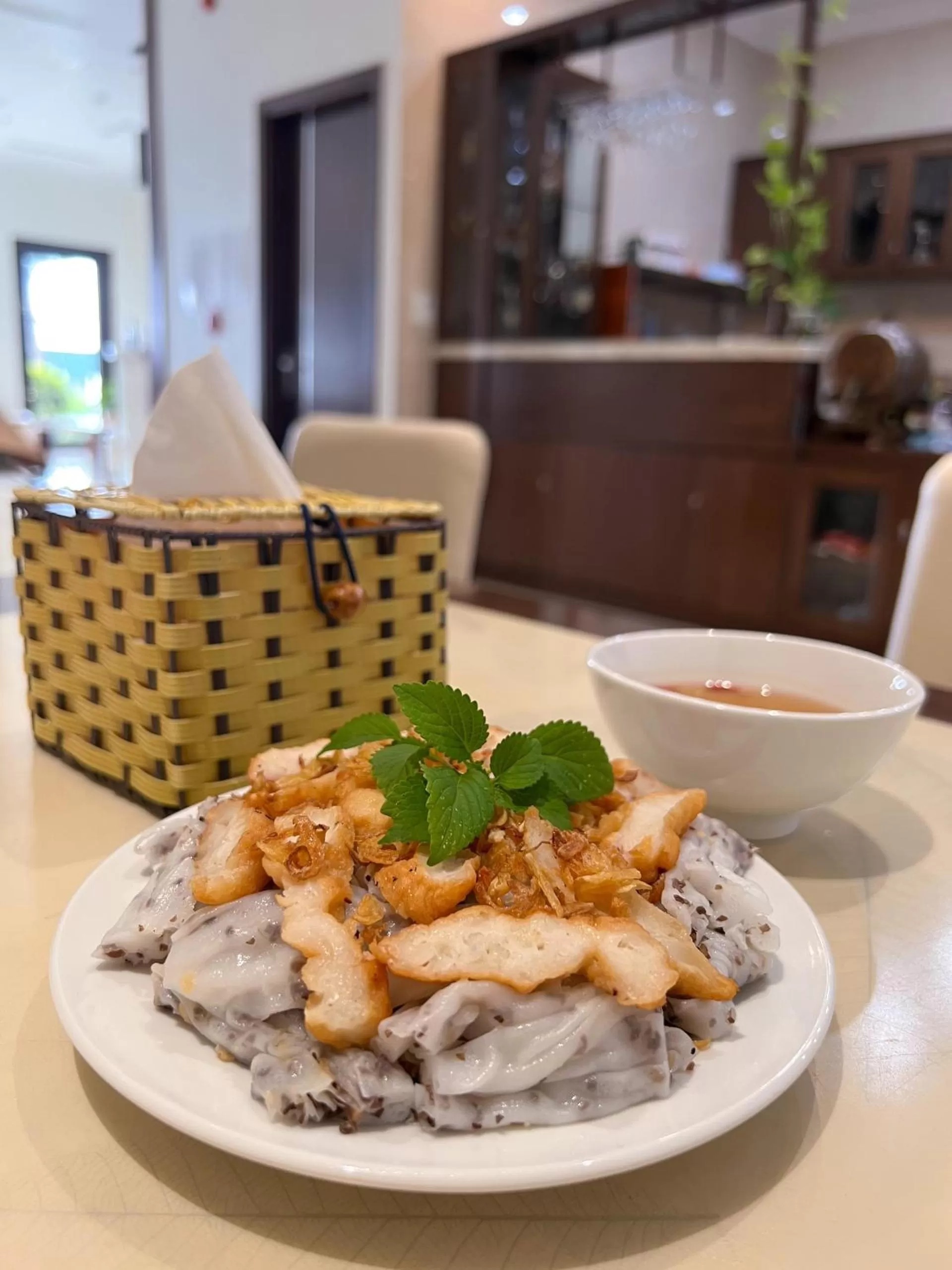 Restaurant/places to eat in Elysinam Boutique Hotel Ha Long