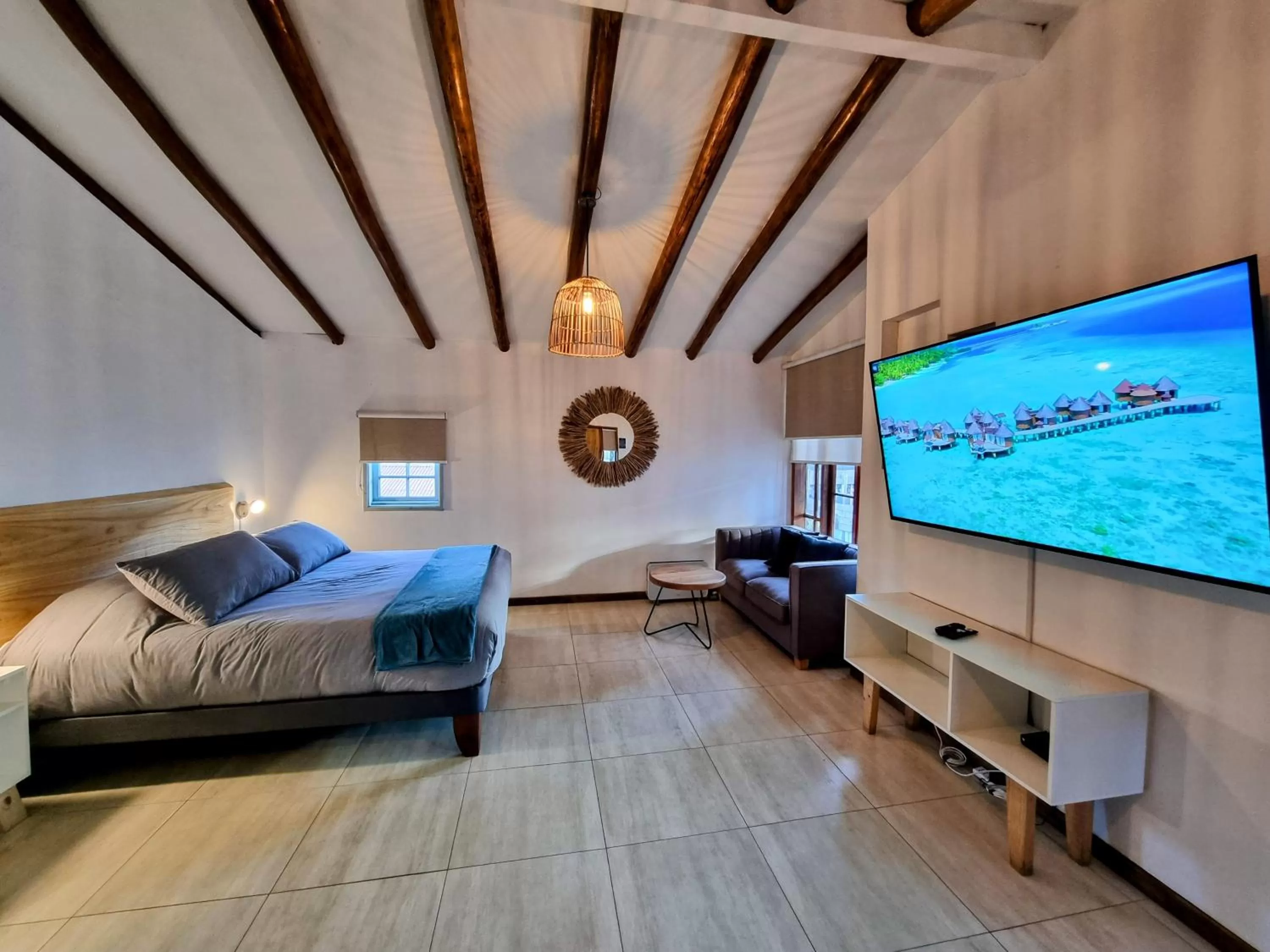 Photo of the whole room, TV/Entertainment Center in Reñaca House Bed & Breakfast