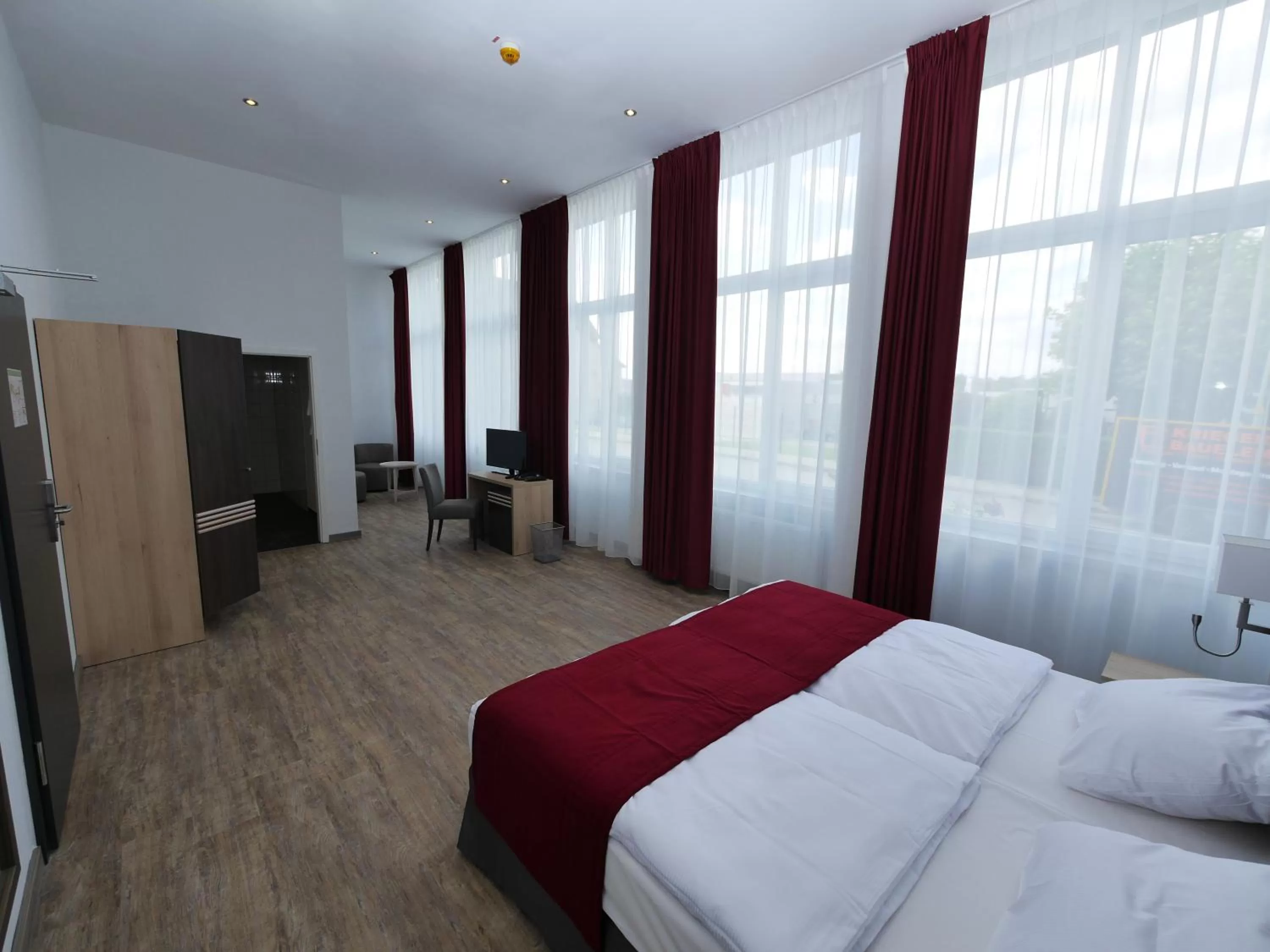 Bed in Ruhr Inn Hotel