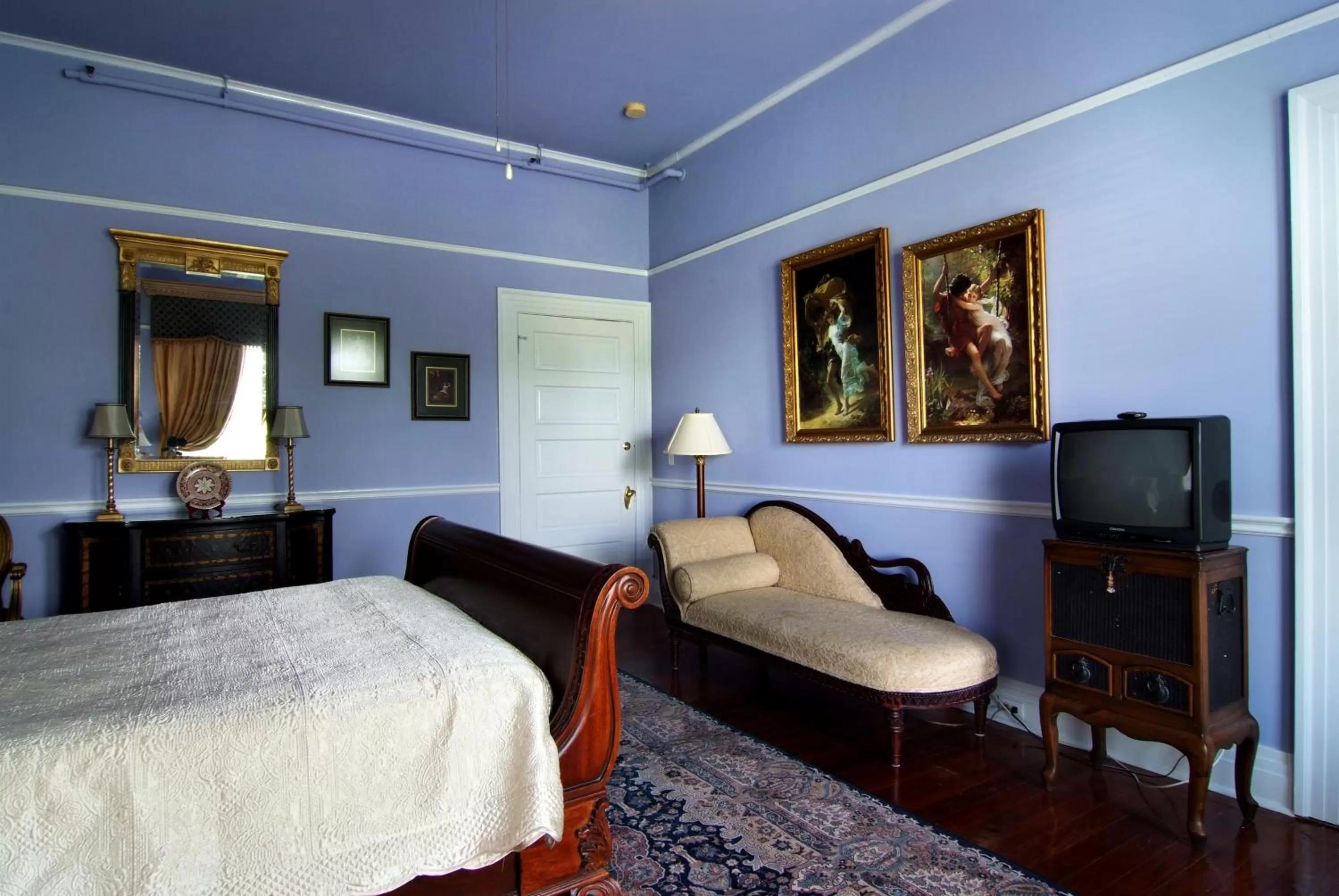 Decorative detail, Bed in Historic Michabelle Inn