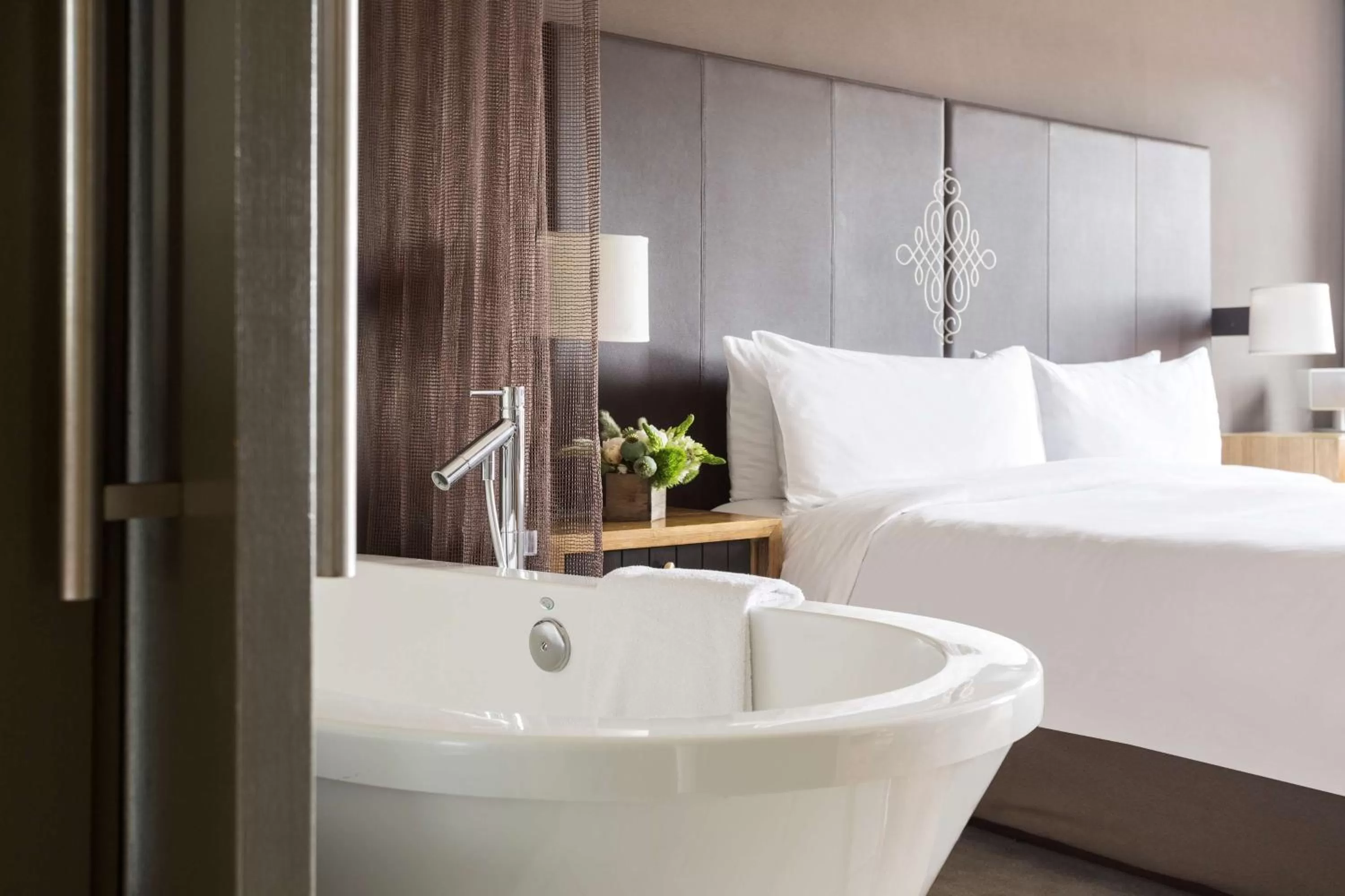 Photo of the whole room, Bed in Andaz Napa, By Hyatt