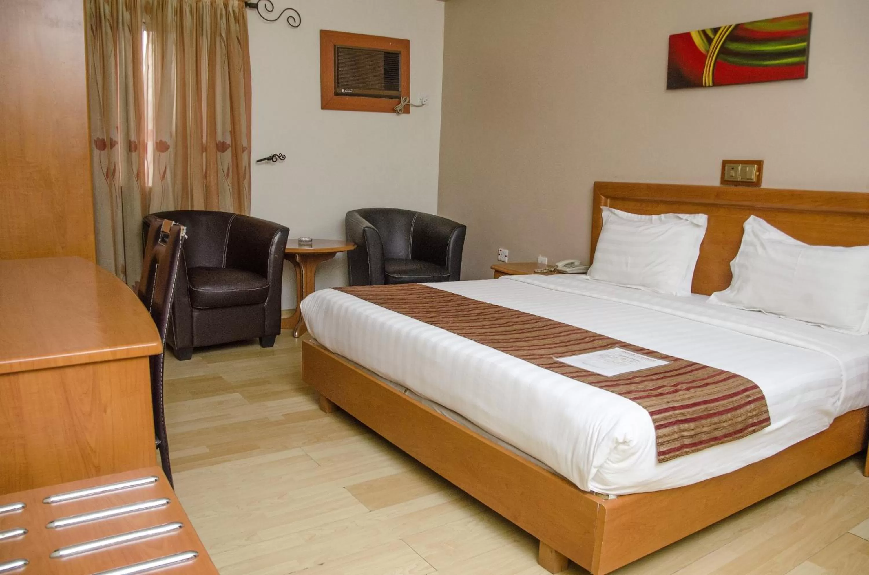 Shower, Bed in Hotel Rosebud