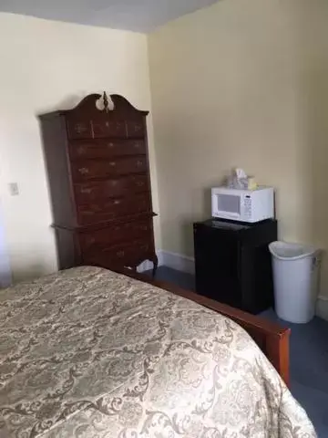 Queen Room in Victorian Charm Inn Queen Room in Victorian Charm Inn