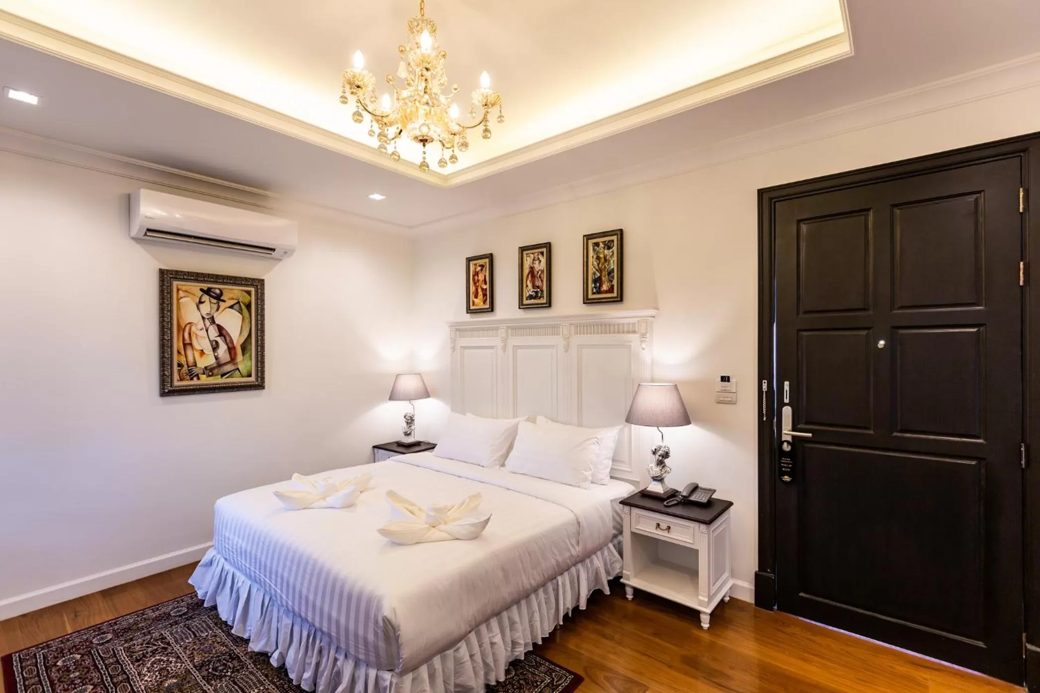 Bed in Merchant Villa- SHA Extra Plus