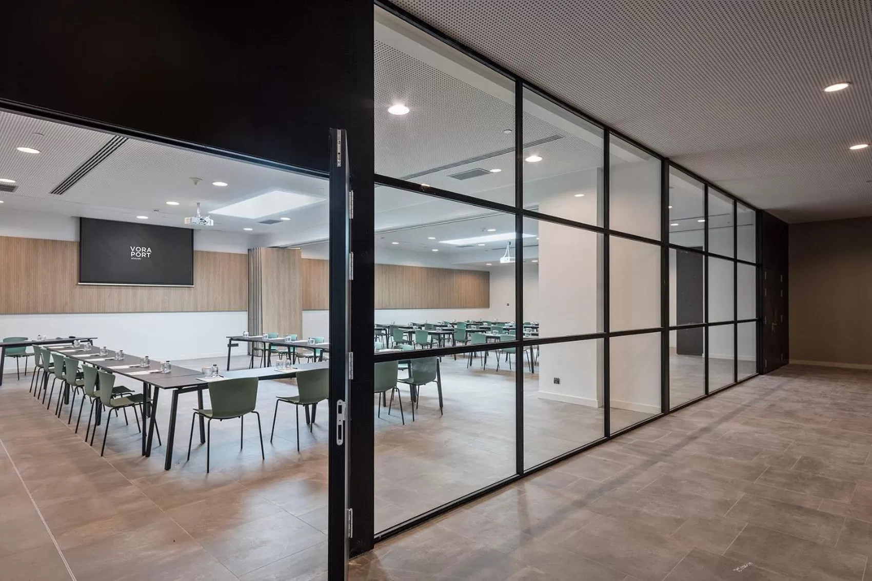 Business facilities in Acta Voraport