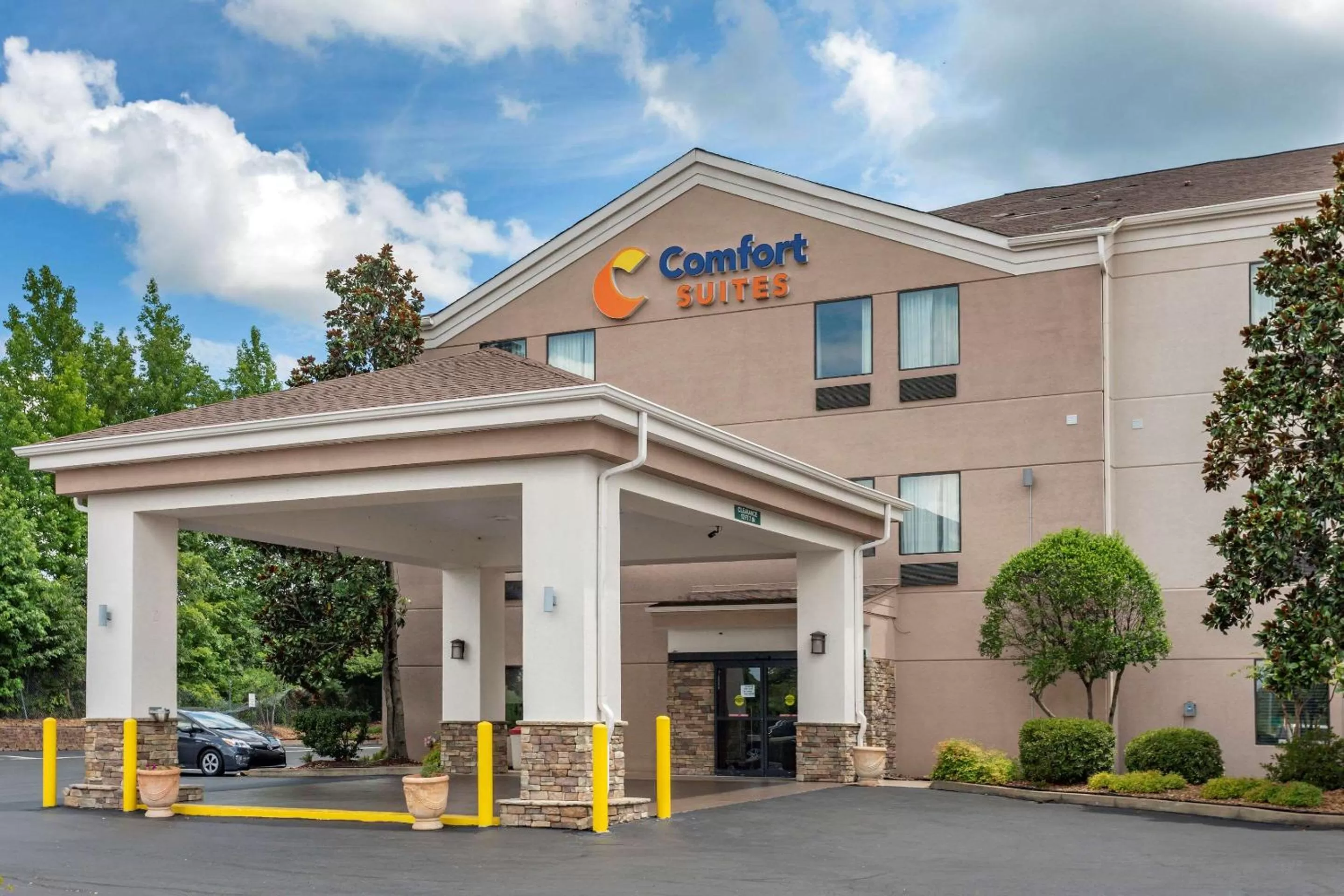 Property building in Comfort Suites Cordova