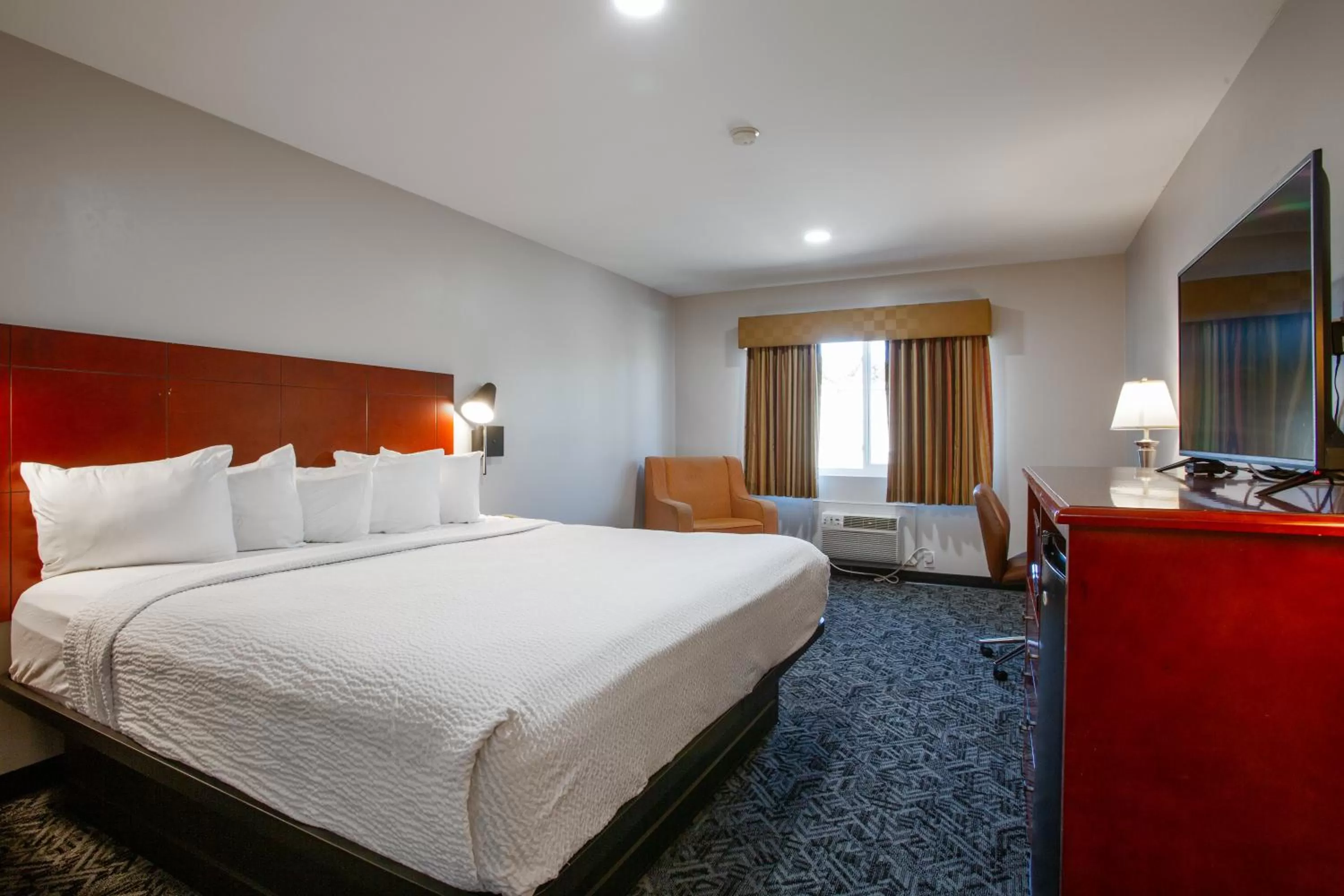 King Room- Non-Smoking in voco Flagstaff by IHG