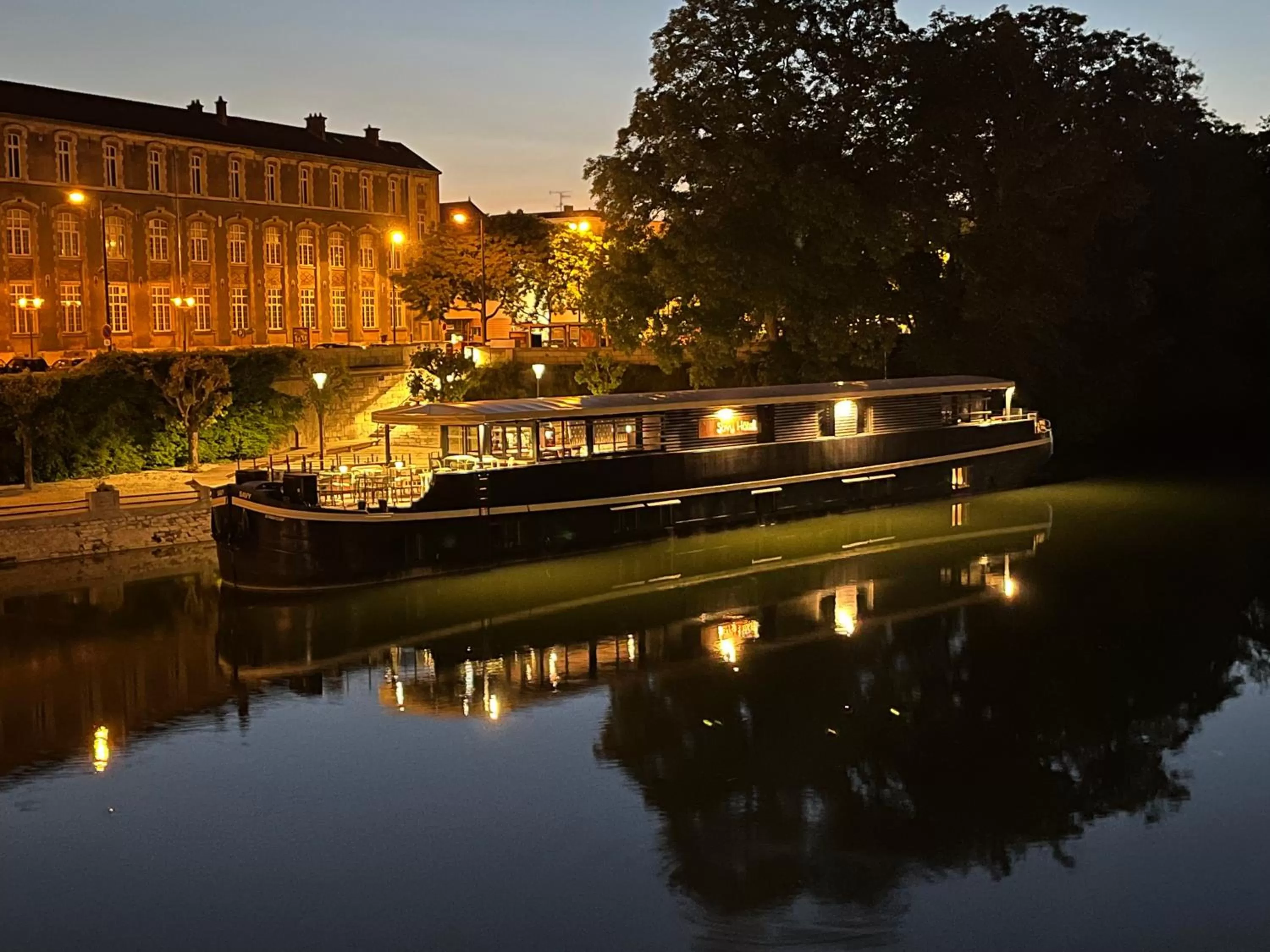 Property Building in Savy Hôtel