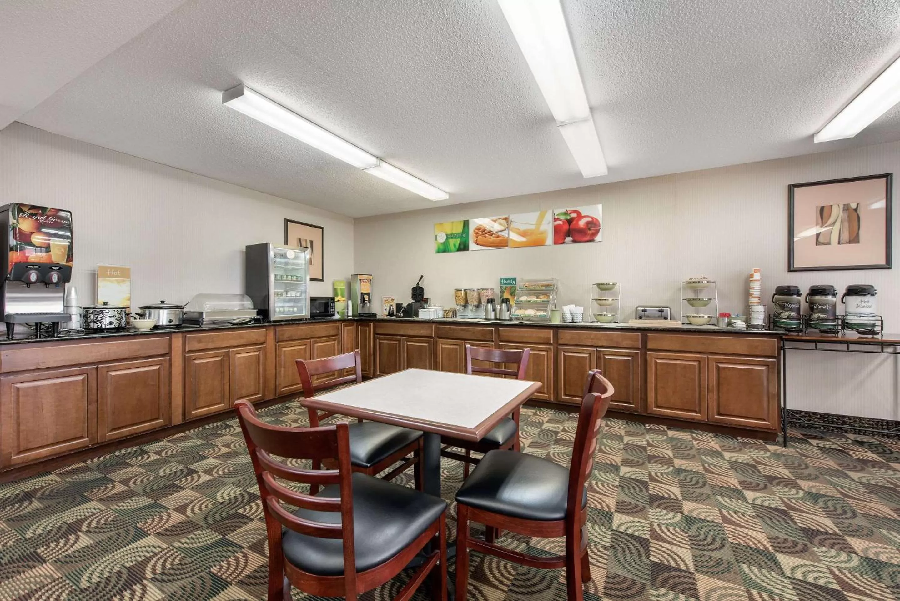 Restaurant/places to eat in Quality Inn & Suites Lebanon I-65