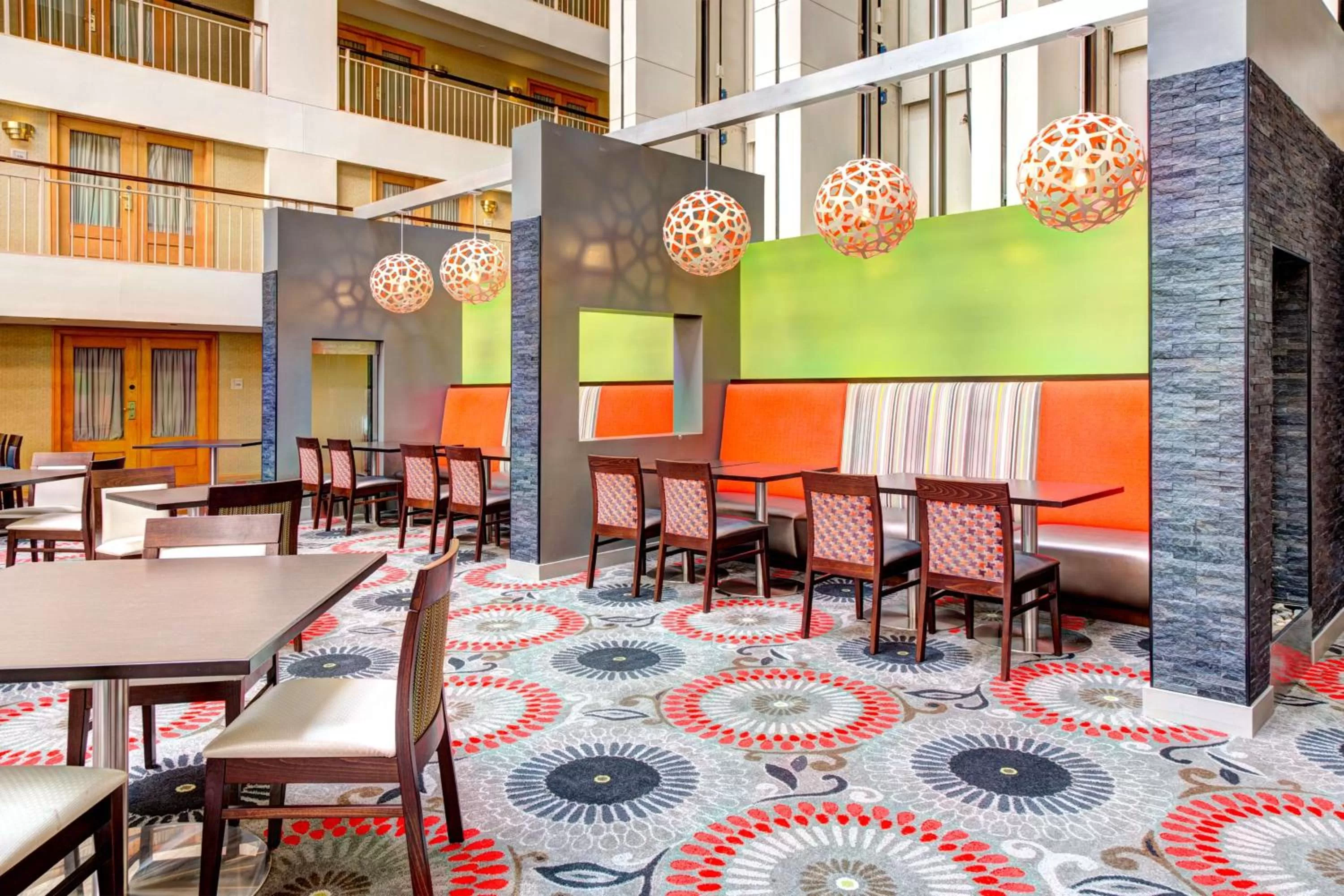 Restaurant/places to eat in Embassy Suites by Hilton Chicago O'Hare Rosemont