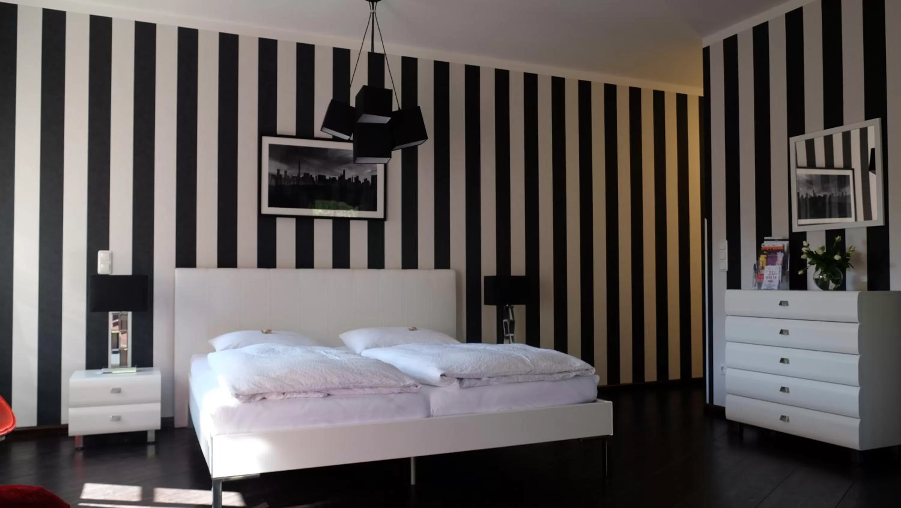 Living room, Bed in Backstage Hotel