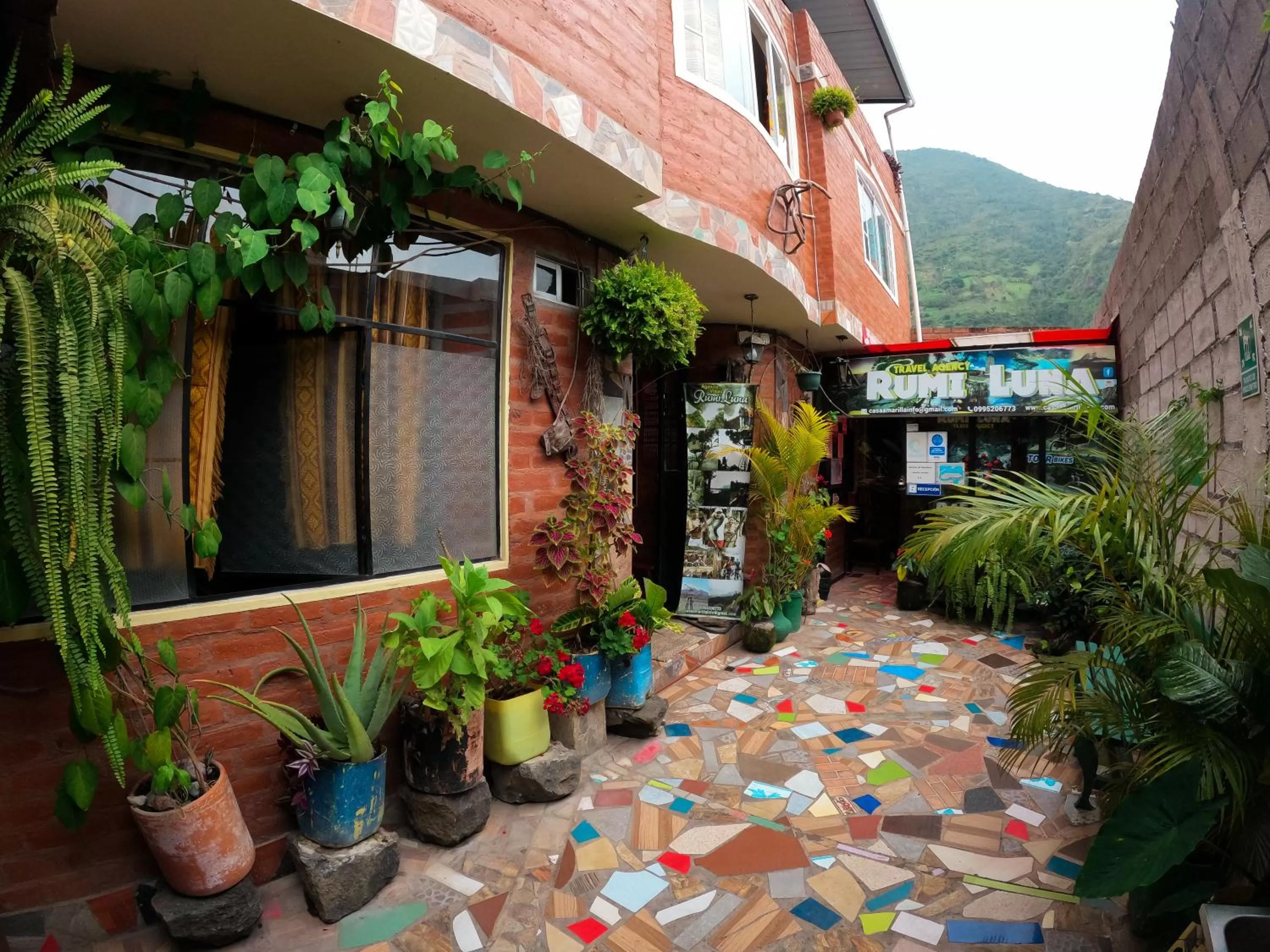 Property building in Hostal La Casa Amarilla City