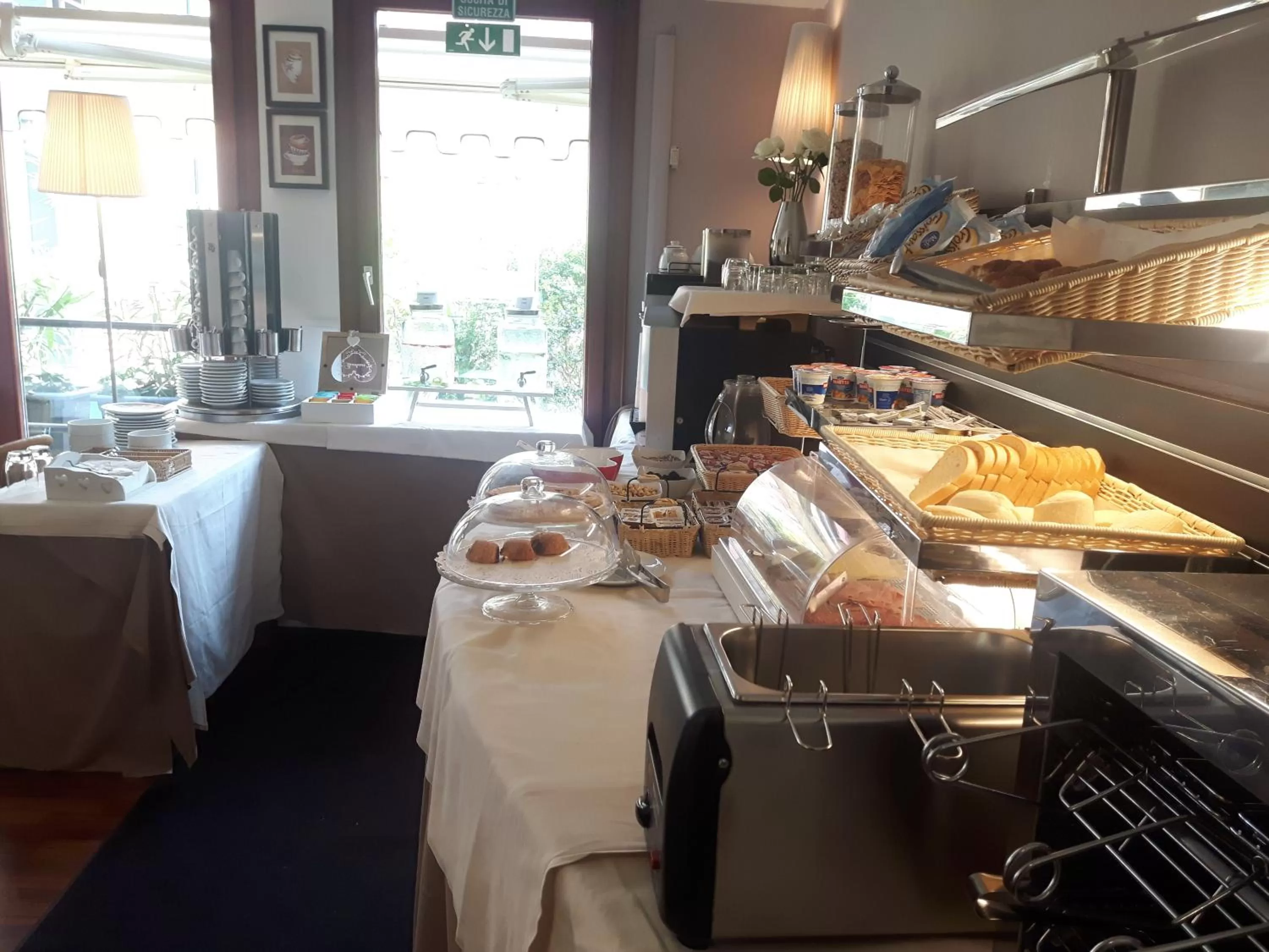 Restaurant/places to eat in Hotel Roberta