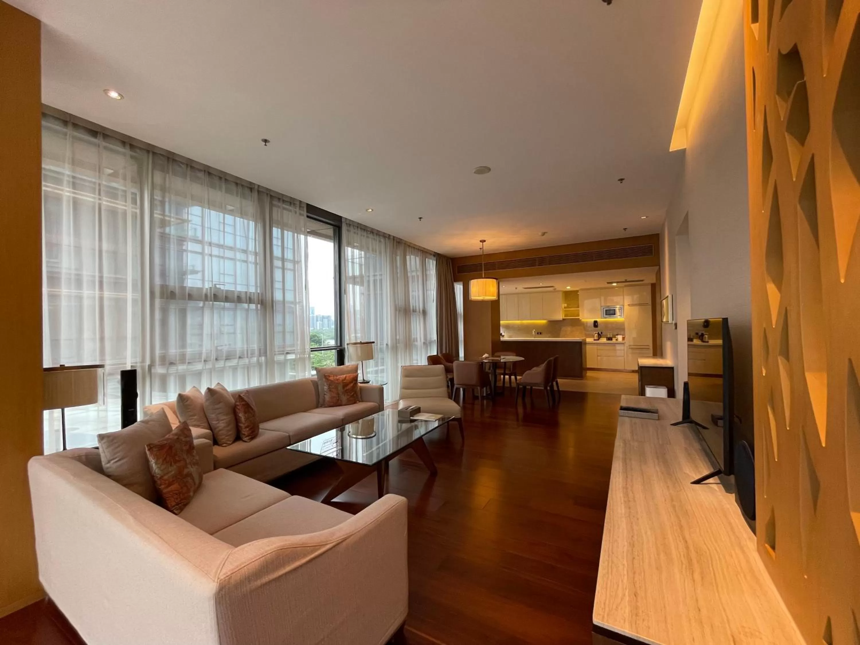 Dining area in The OCT Harbour, Shenzhen - Marriott Executive Apartments