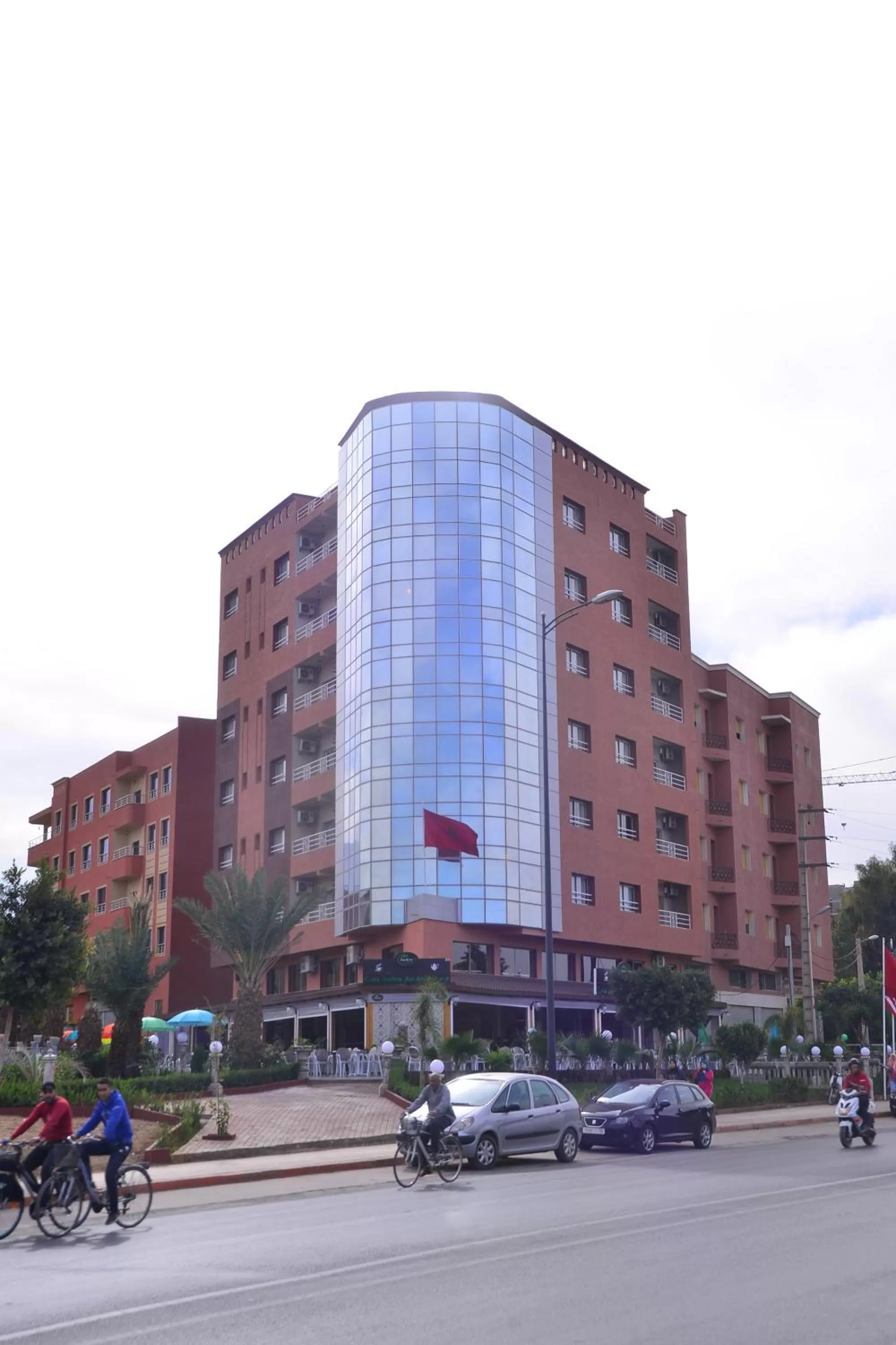 Property Building in Hôtel Hadaik Ain Asserdoune