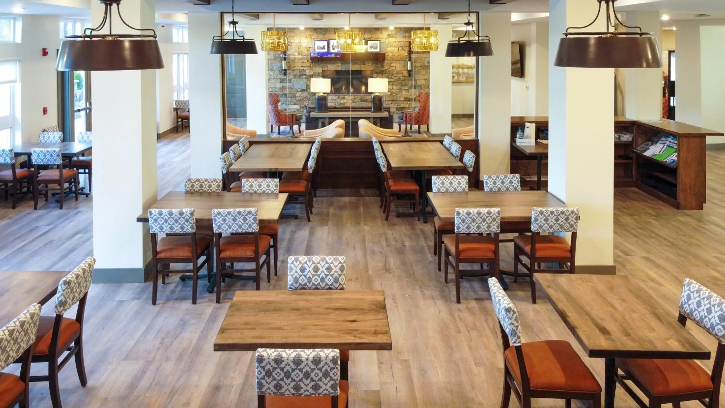 Restaurant/places to eat in Lakeside Lodge Clemson