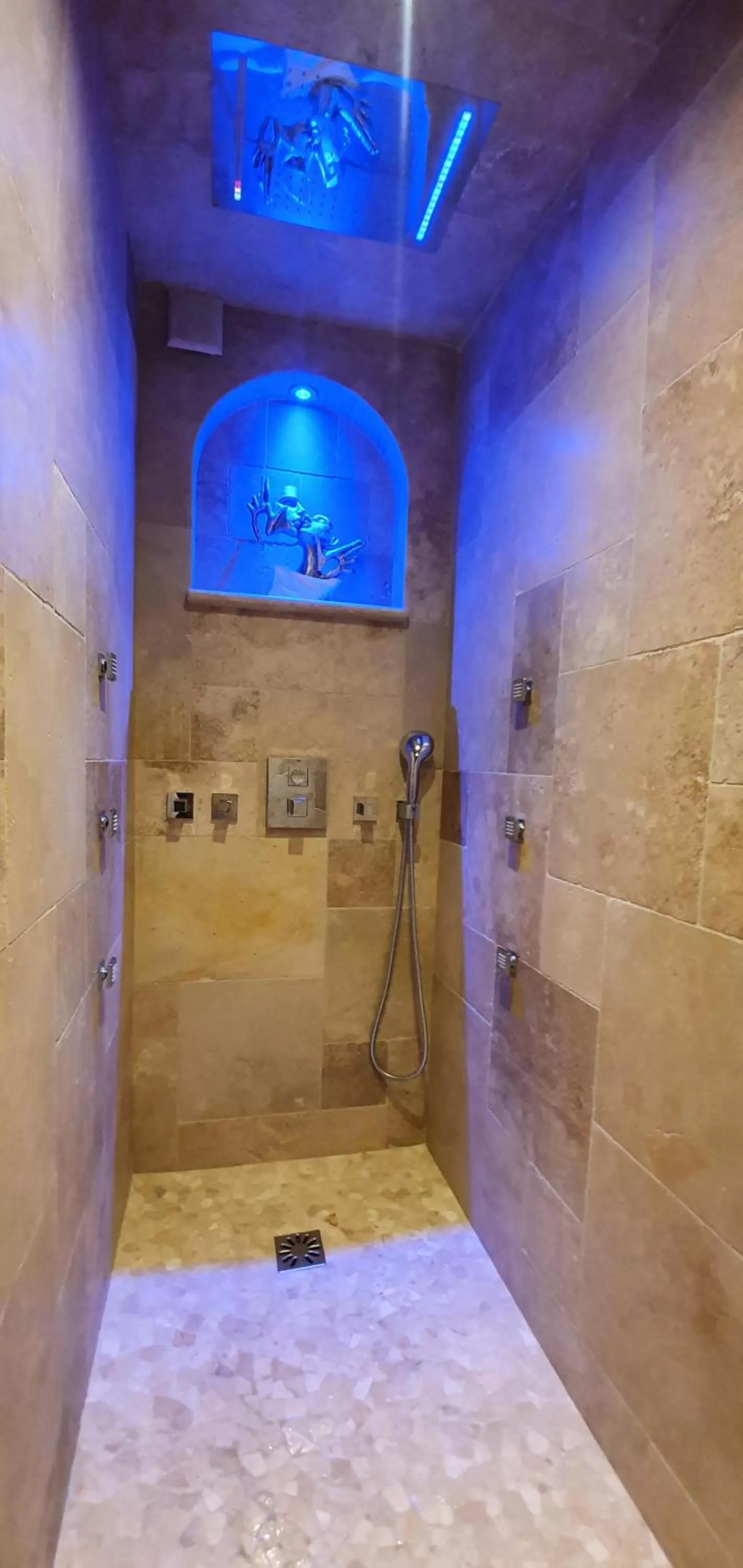 Bathroom in Loveroom La Garçonn'Hyères