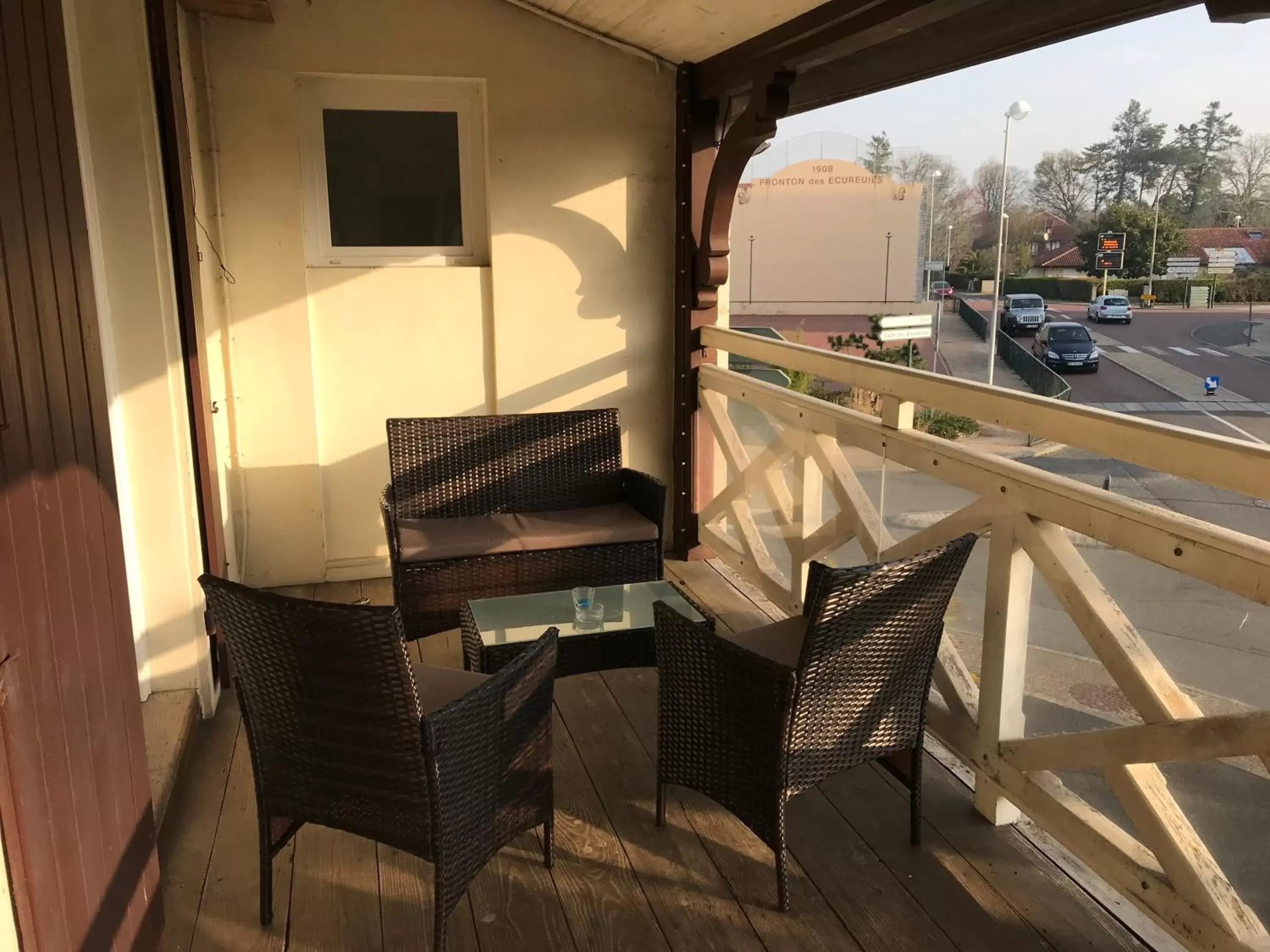 Triple Room with Bath in Hôtel La Cote d'Argent Triple Room with Bath in Hôtel La Cote d'Argent