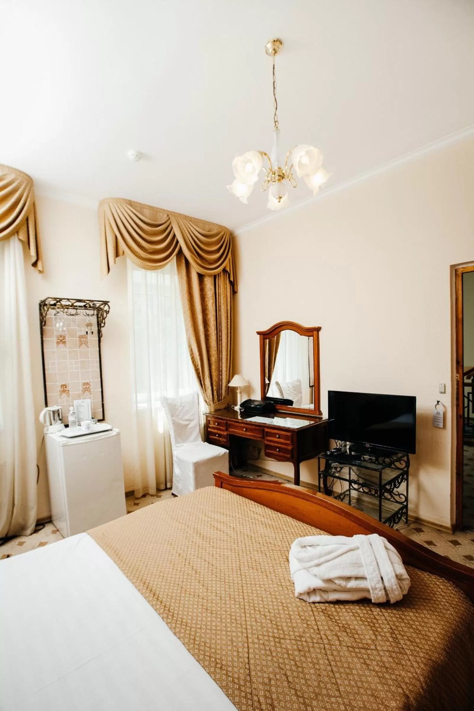 Photo of the whole room, Bed in Business Hotel