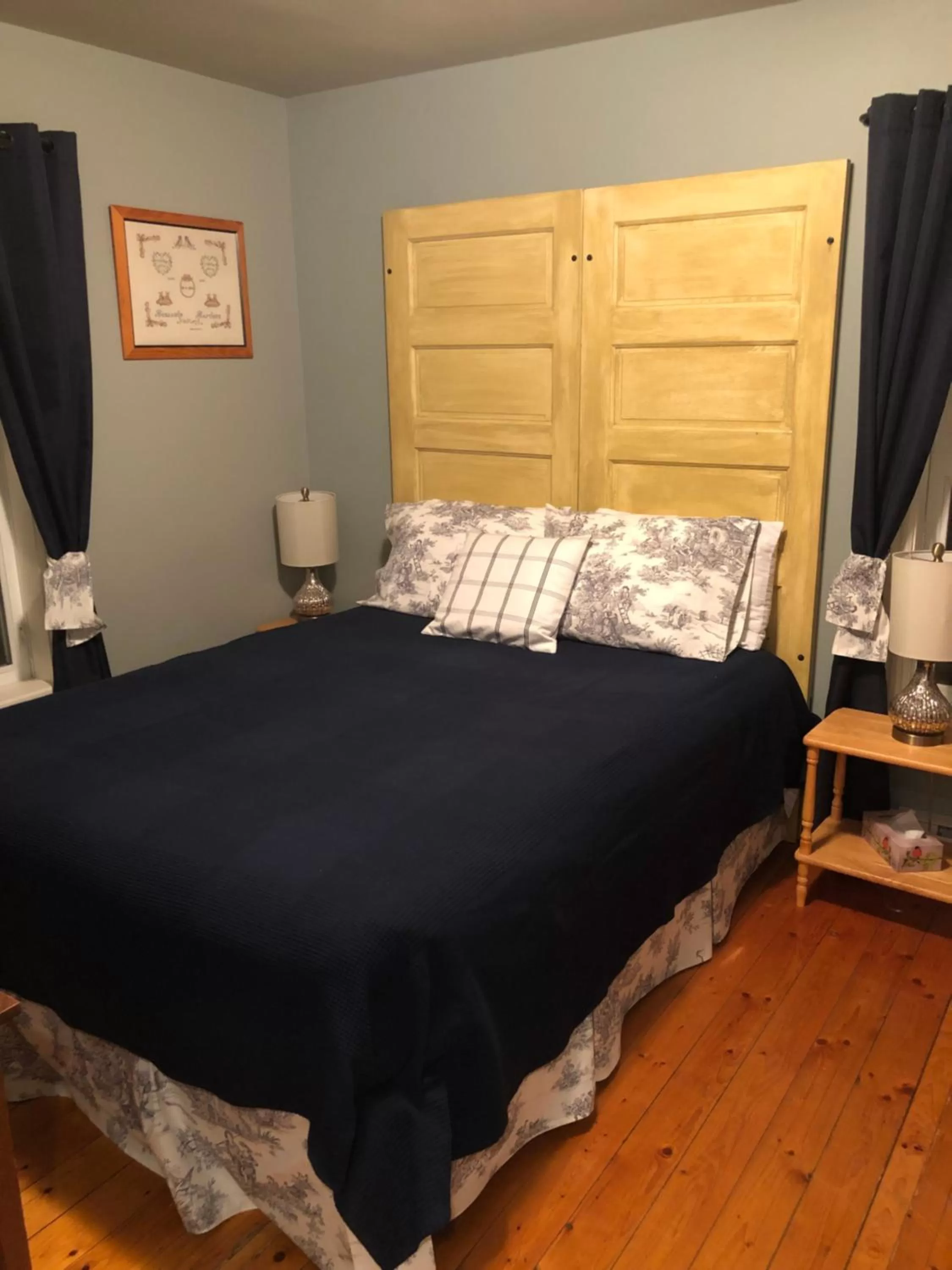 Bed in Auberge d'Anjou-Sūrya Café