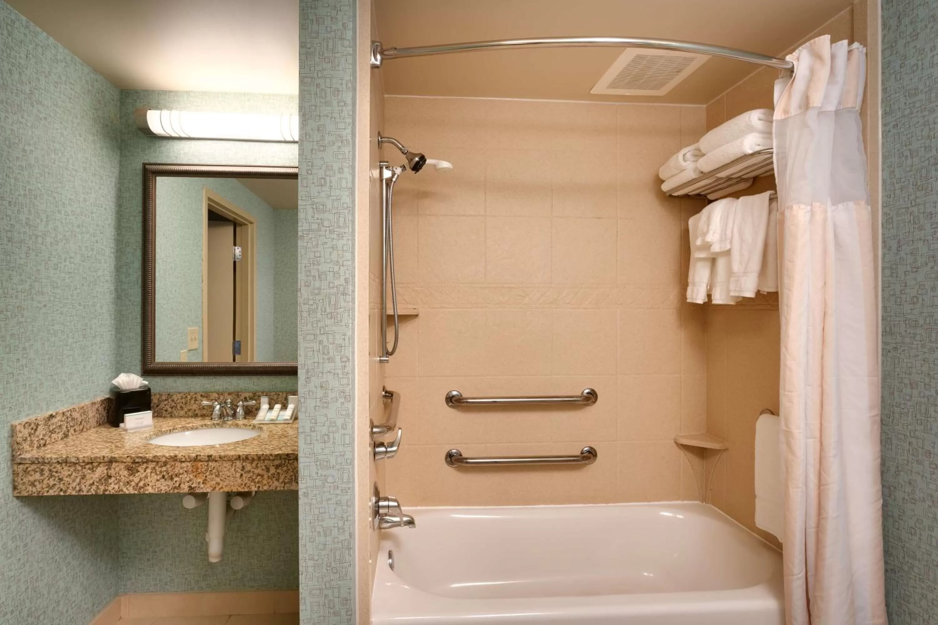 Bathroom in Hilton Garden Inn Clarksville