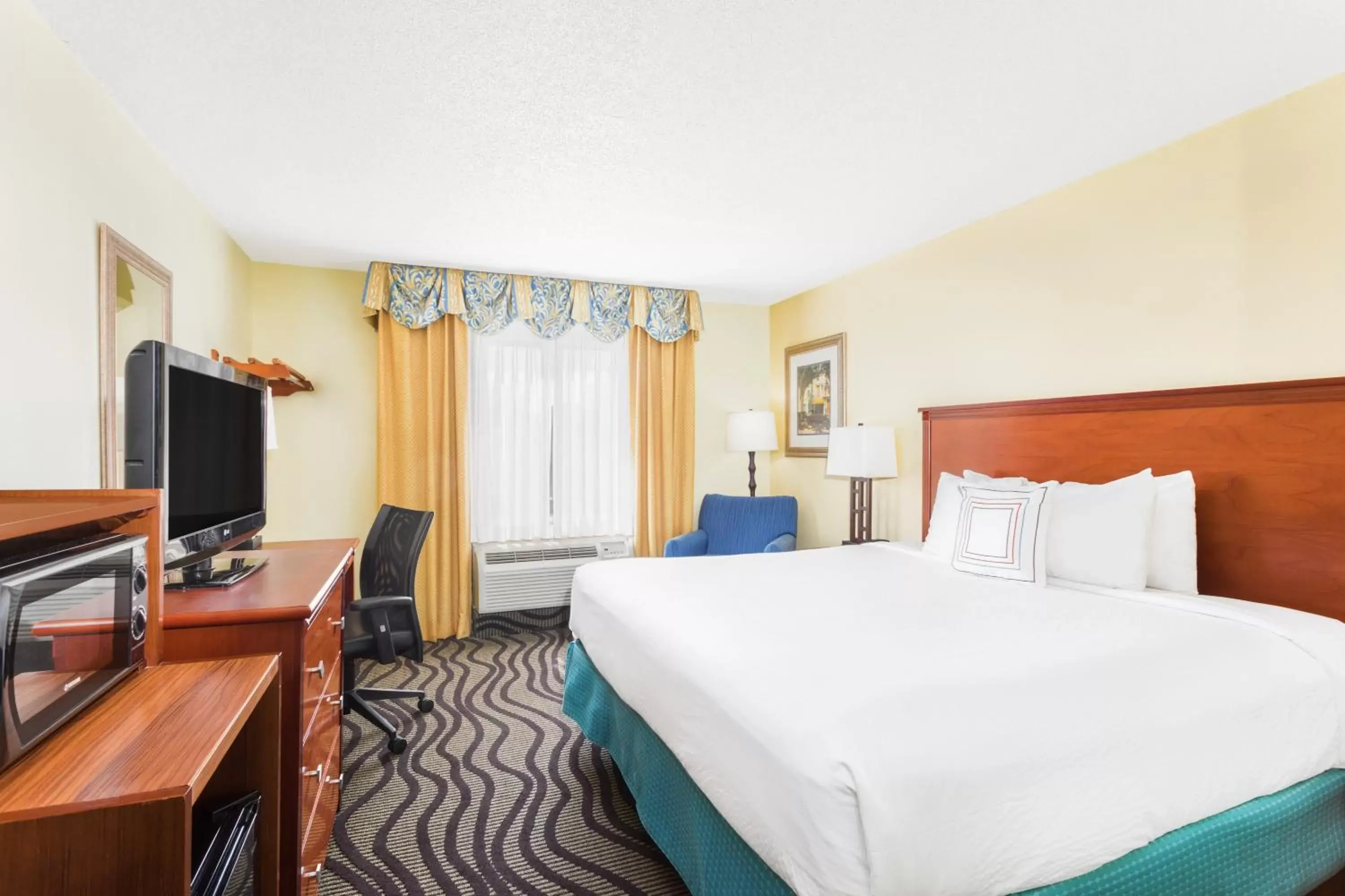 King Room - Disability Access, Third Floor in Baymont by Wyndham Savannah Midtown King Room - Disability Access, Third Floor in Baymont by Wyndham Savannah Midtown