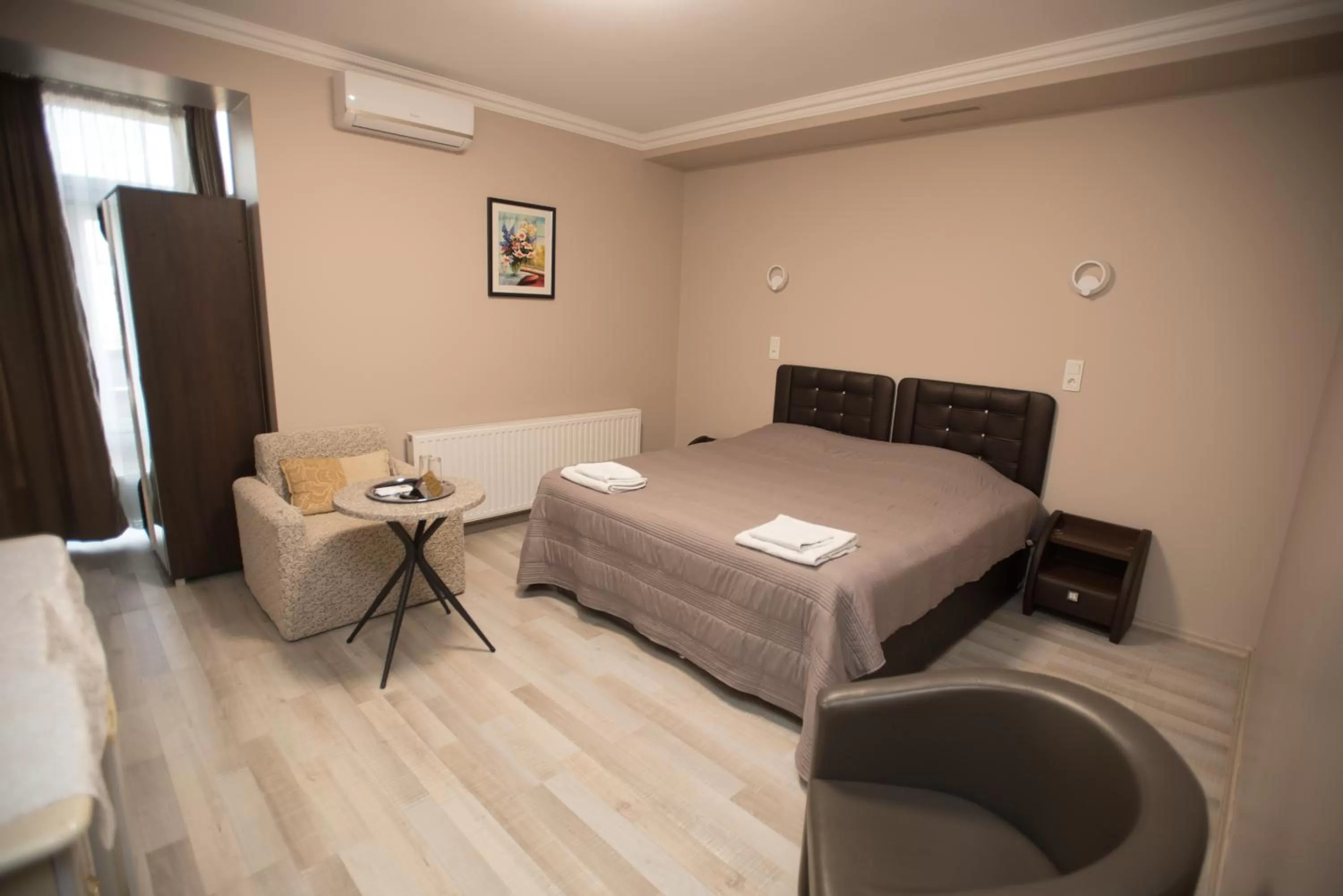 Photo of the whole room, Bed in Altin Palace