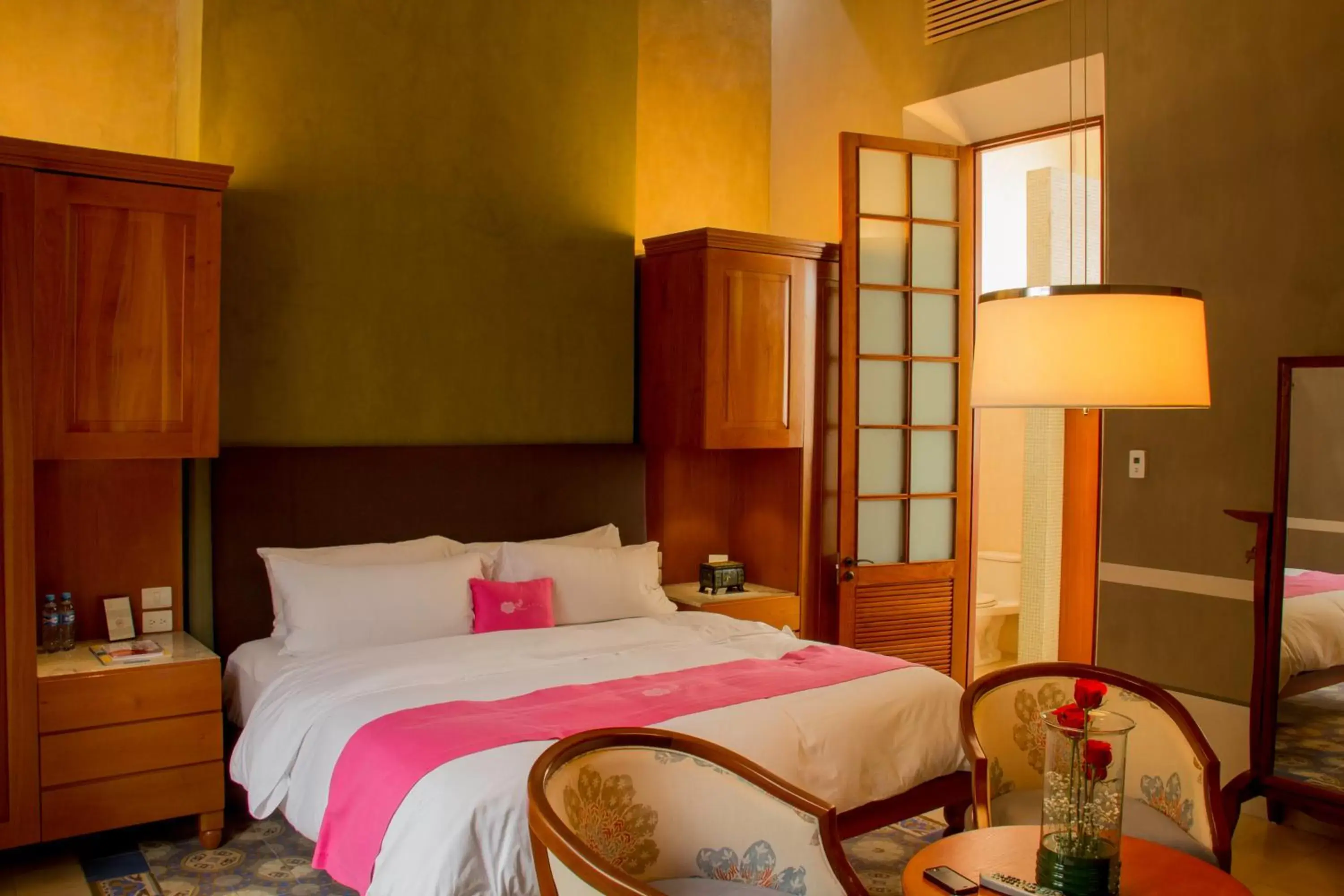 Suite King bed With Outdoor Bathtub in Rosas & Xocolate Boutique Hotel and Spa Merida, a Member of Design Hotels Suite King bed With Outdoor Bathtub in Rosas & Xocolate Boutique Hotel and Spa Merida, a Member of Design Hotels