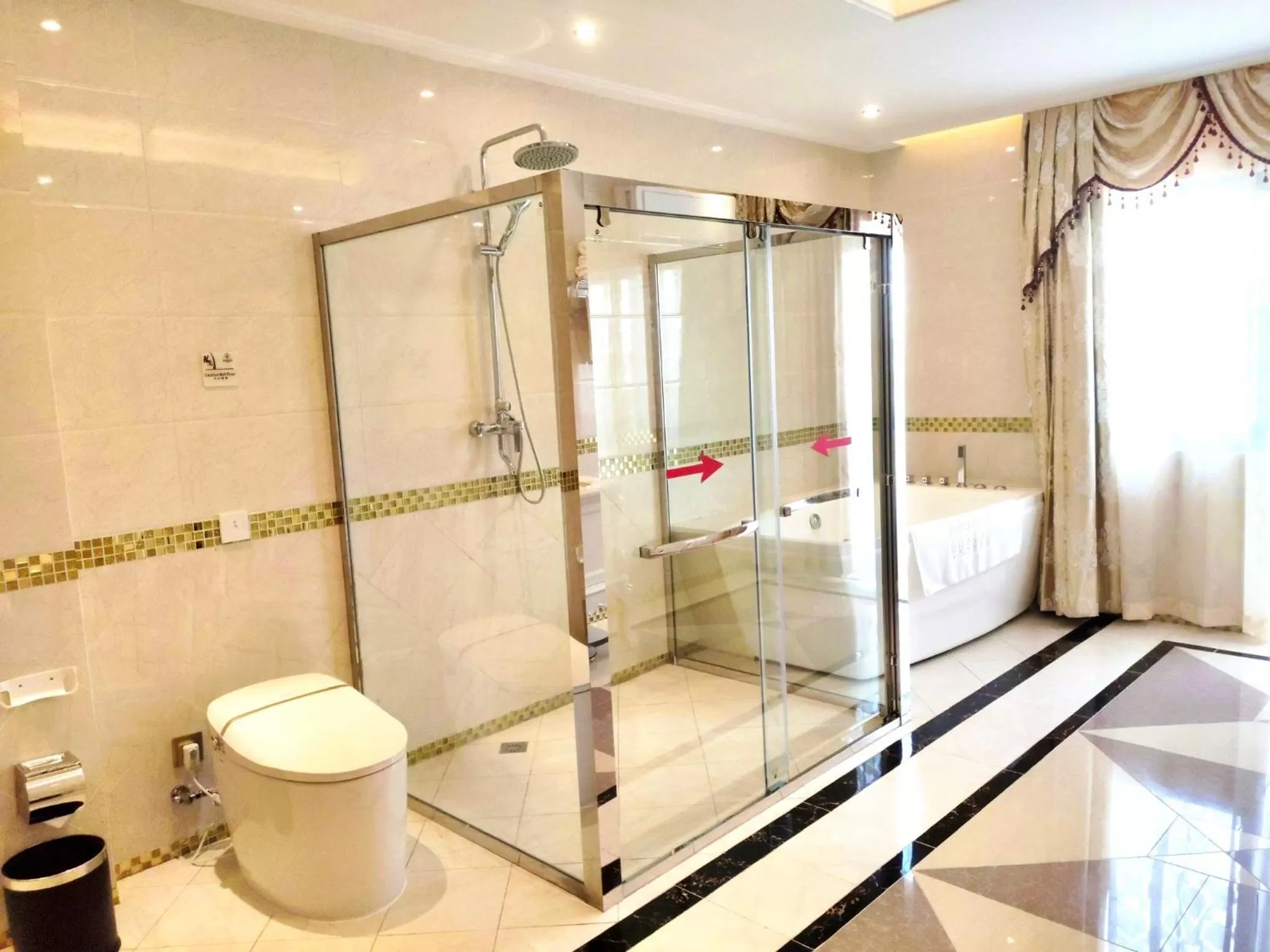 Bathroom in Golden Peacock Hotel Blantyre