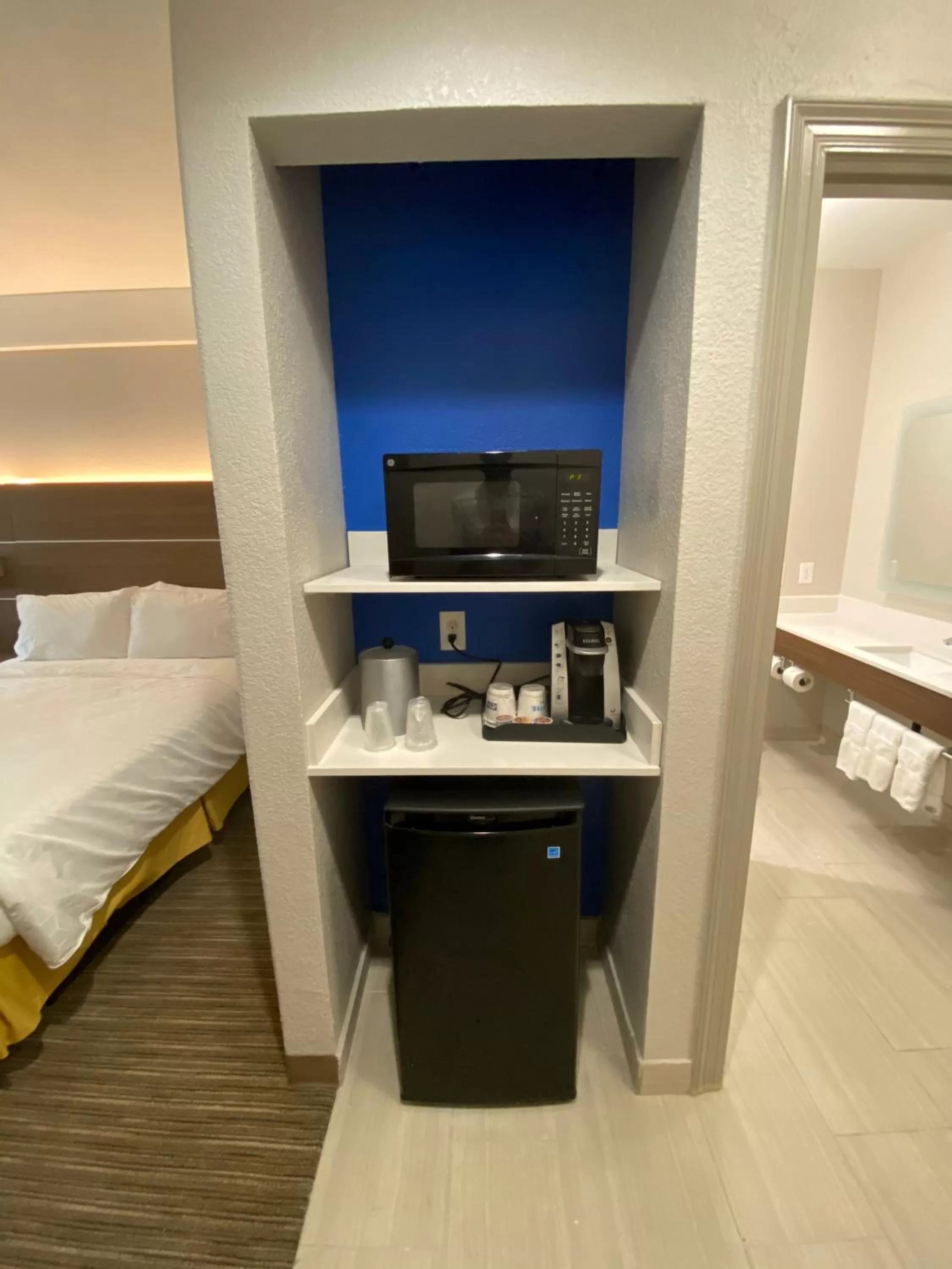 King Room - Mobility Access/Roll in Shower - Non-Smoking in Holiday Inn Express Hotel Galveston West-Seawall, an IHG Hotel