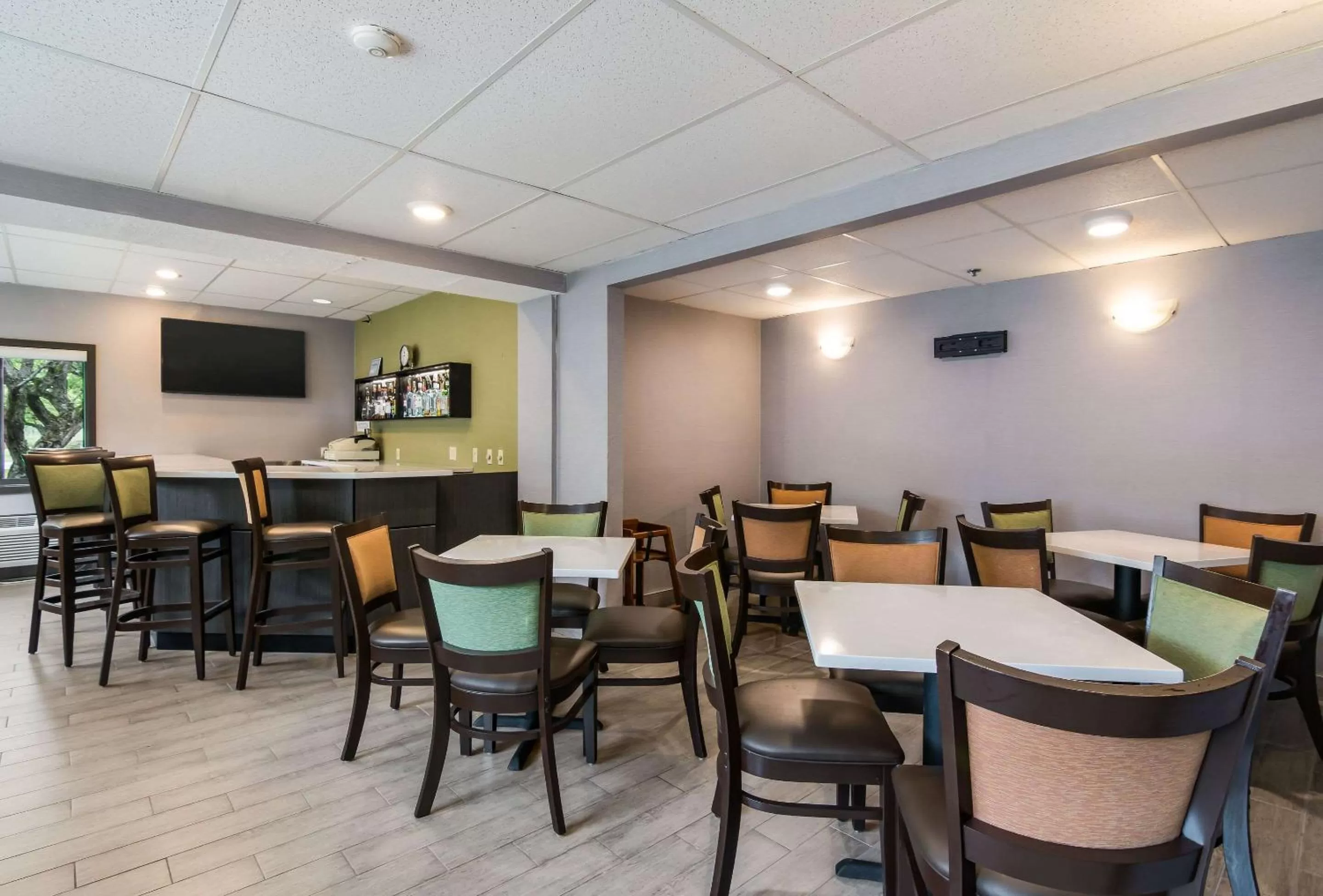 Restaurant/places to eat in Clarion Pointe Jamestown - Falconer